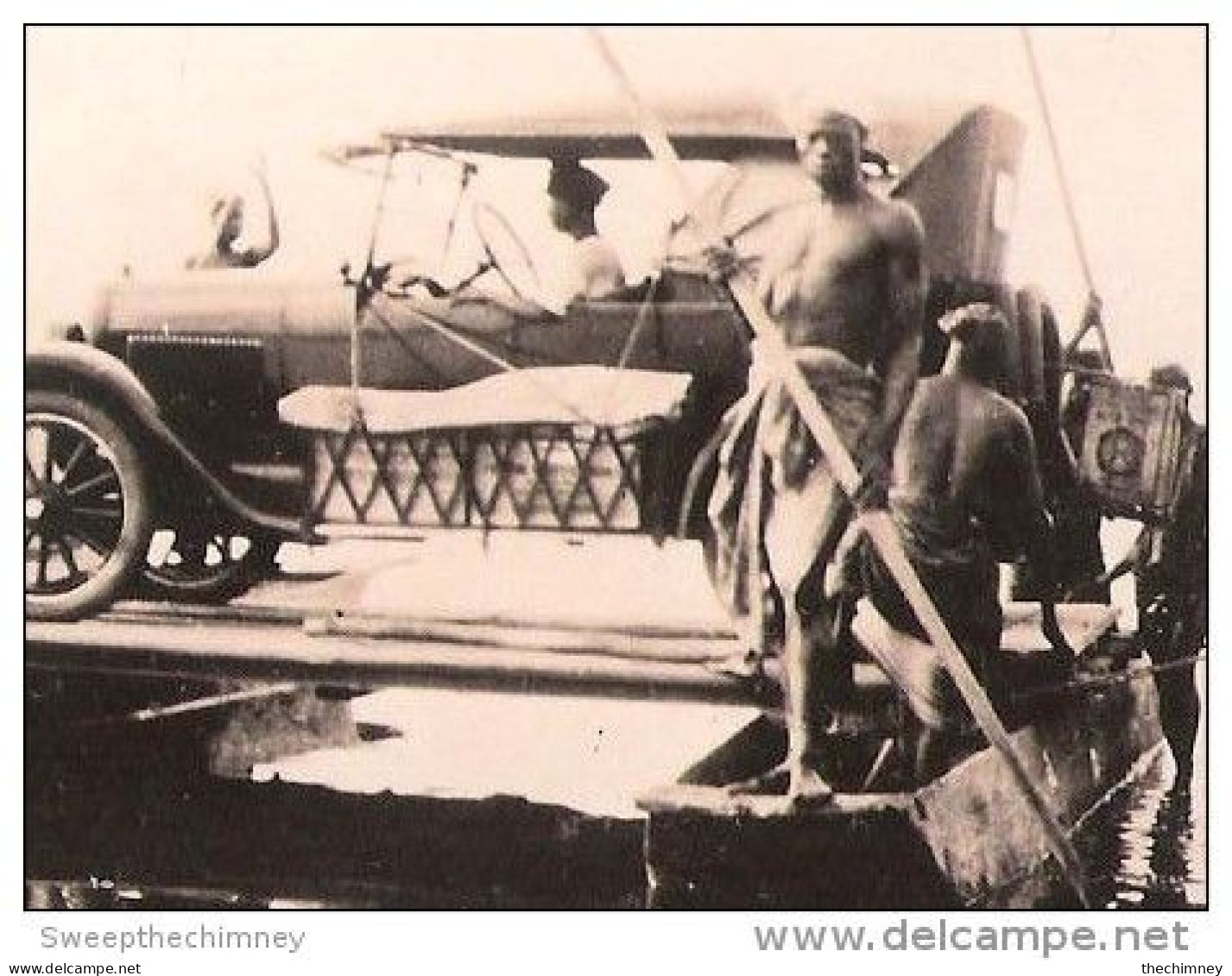 RP NIGERIA VINTAGE MOTOR CAR + PETROL CAN CROSSING A RIVER FERRY POSTCARD RP MOTORCAR COPYRIGHT CMS BOOKSHOP LAGOS - Nigeria