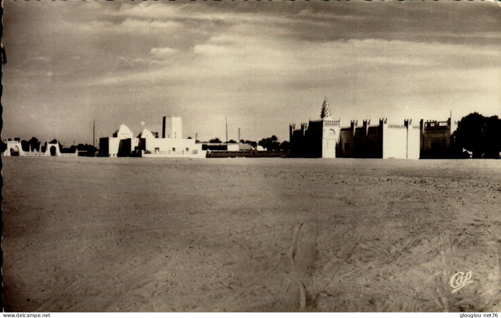 OUARGLA...ANCIENNE ECOLE DE FILLES...CPSM PETIT FORMAT - Ouargla