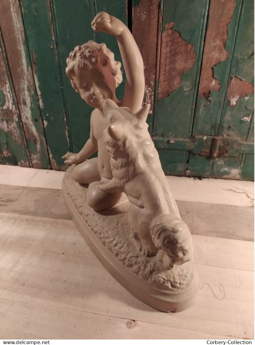 Sculpture Terre Cuite Enfant Jouant Avec Son Chien Ca1920 Signée Bohumil Rezl - Andere & Zonder Classificatie