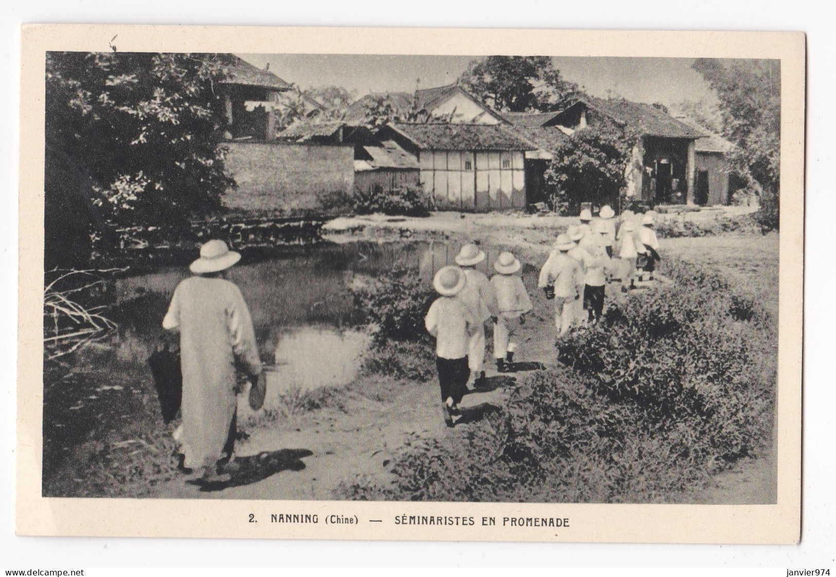 CPA Chine , Nanning ,  Séminariste En Promenade  - Chine