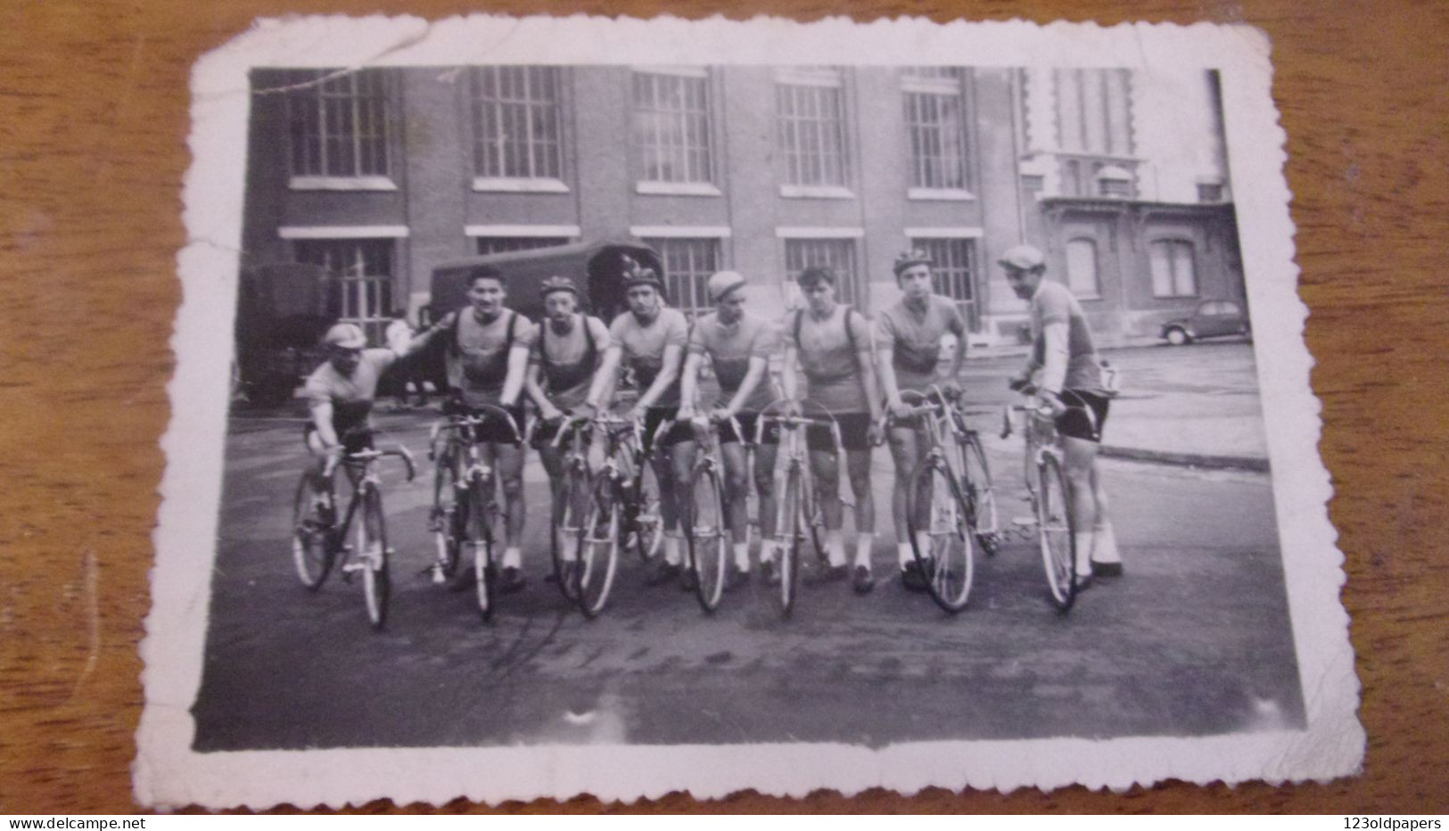 PHOTO AMATEUR SPRINTER CLUB DEPART DE CORBEIL 1934  AVEC  NOMS COUREURS - Cycling