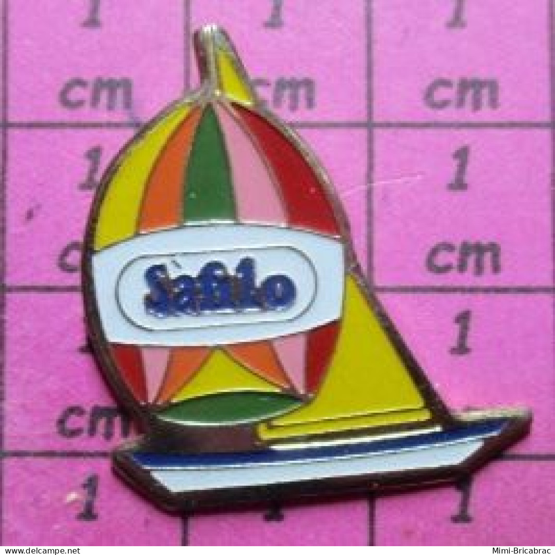 1115B  Pin's Pins / Beau Et Rare / SPORTS / VOILE VOILIER SPI MULTICOLORE SAFILO - Voile