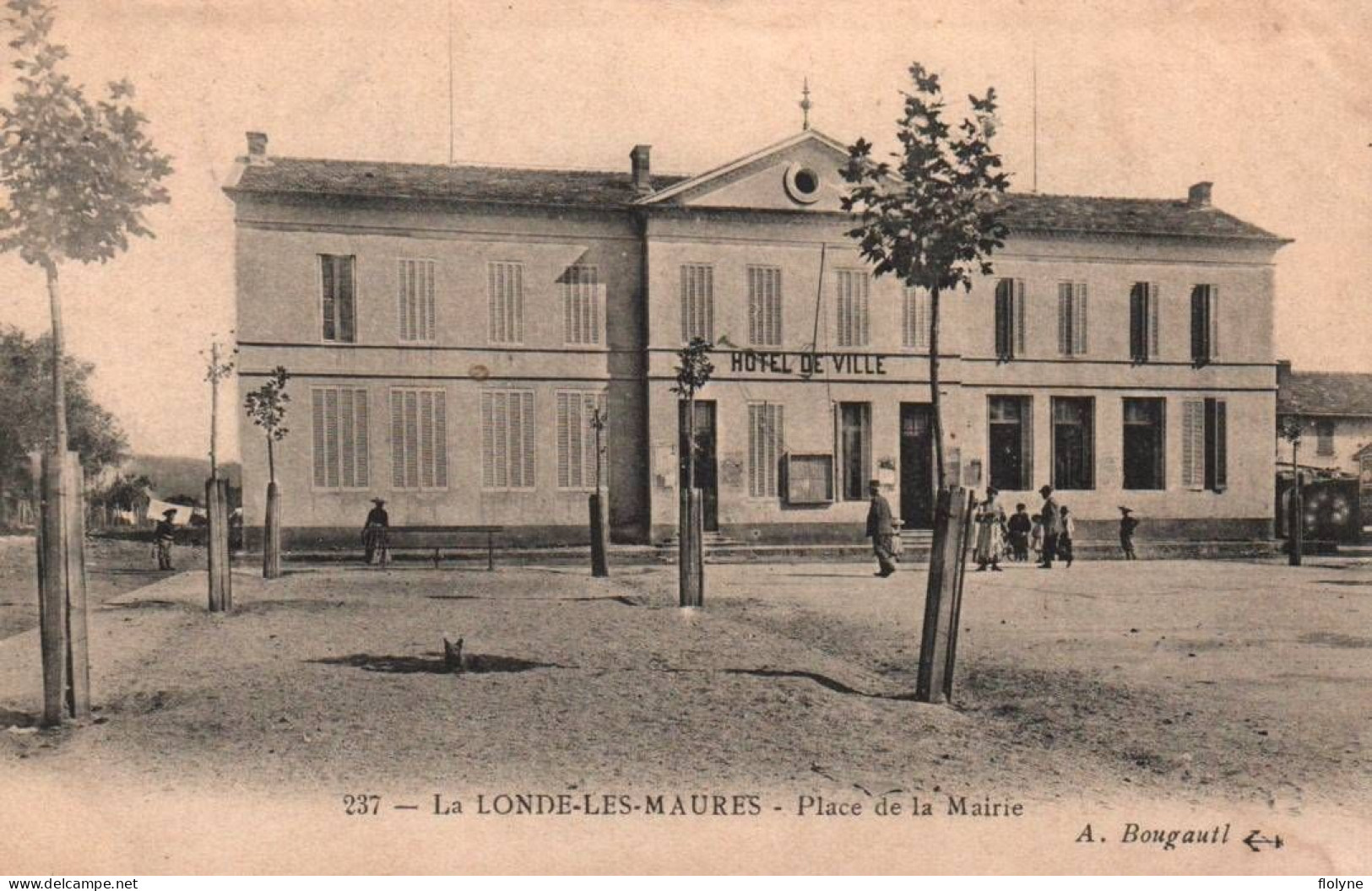 La Londe Les Maures - La Place De La Mairie - Hôtel De Ville - La Londe Les Maures