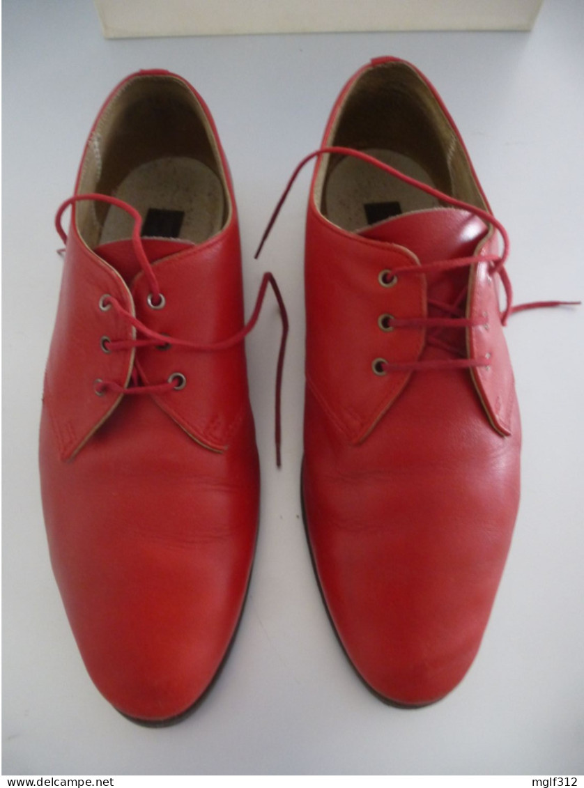 CHAUSSURES HOMME En CUIR ROUGE Fabriquées En France. - Scarpe