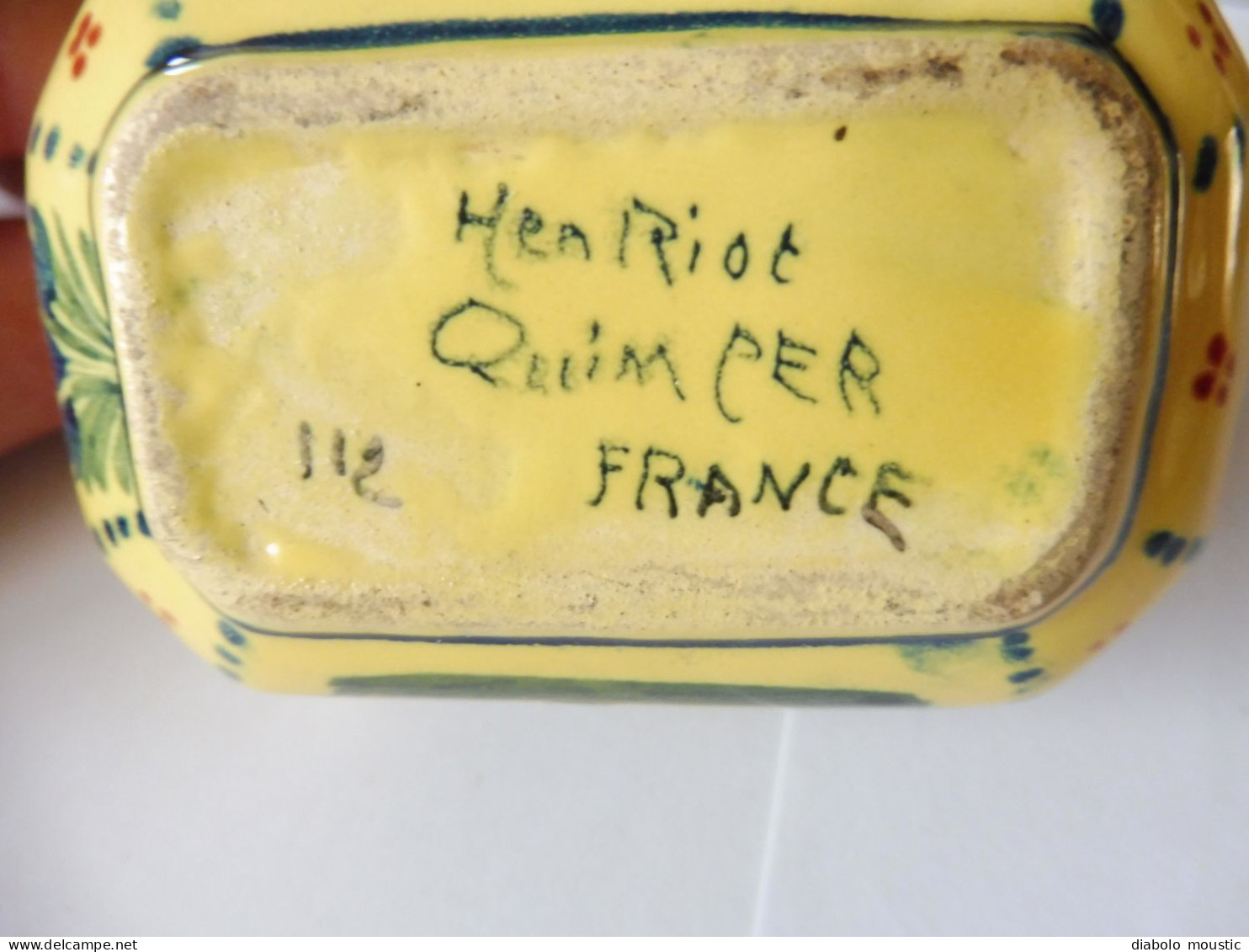 Faïence de Quimper , PÔT A LAIT ,   signature HENRIOT n° 112   Longueur hors tout  12cm
