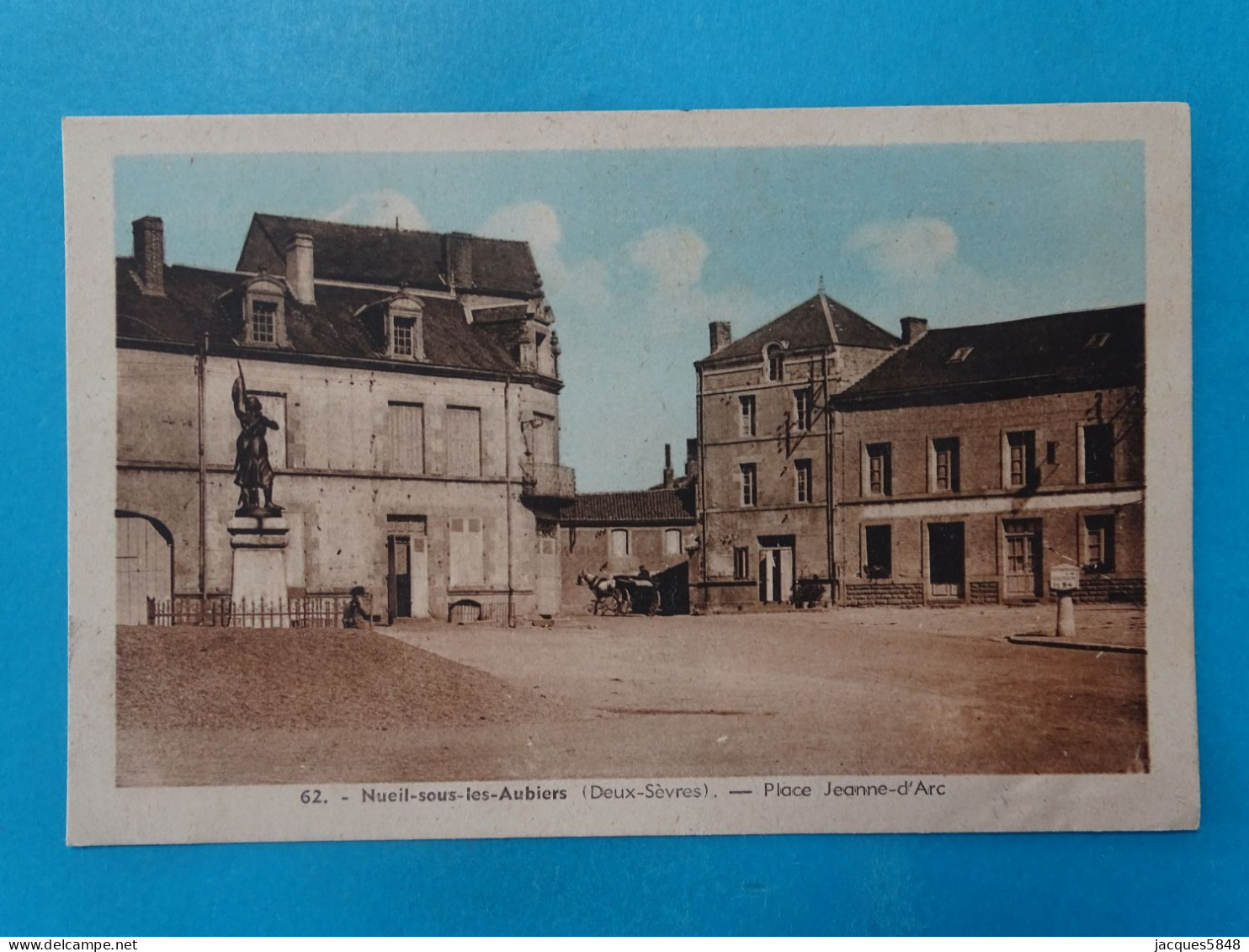 79 ) Nueil-sous-les-Aubiers - N°62 - Place Jeanne-d Arc - Année:1947 - EDIT: - Chauray