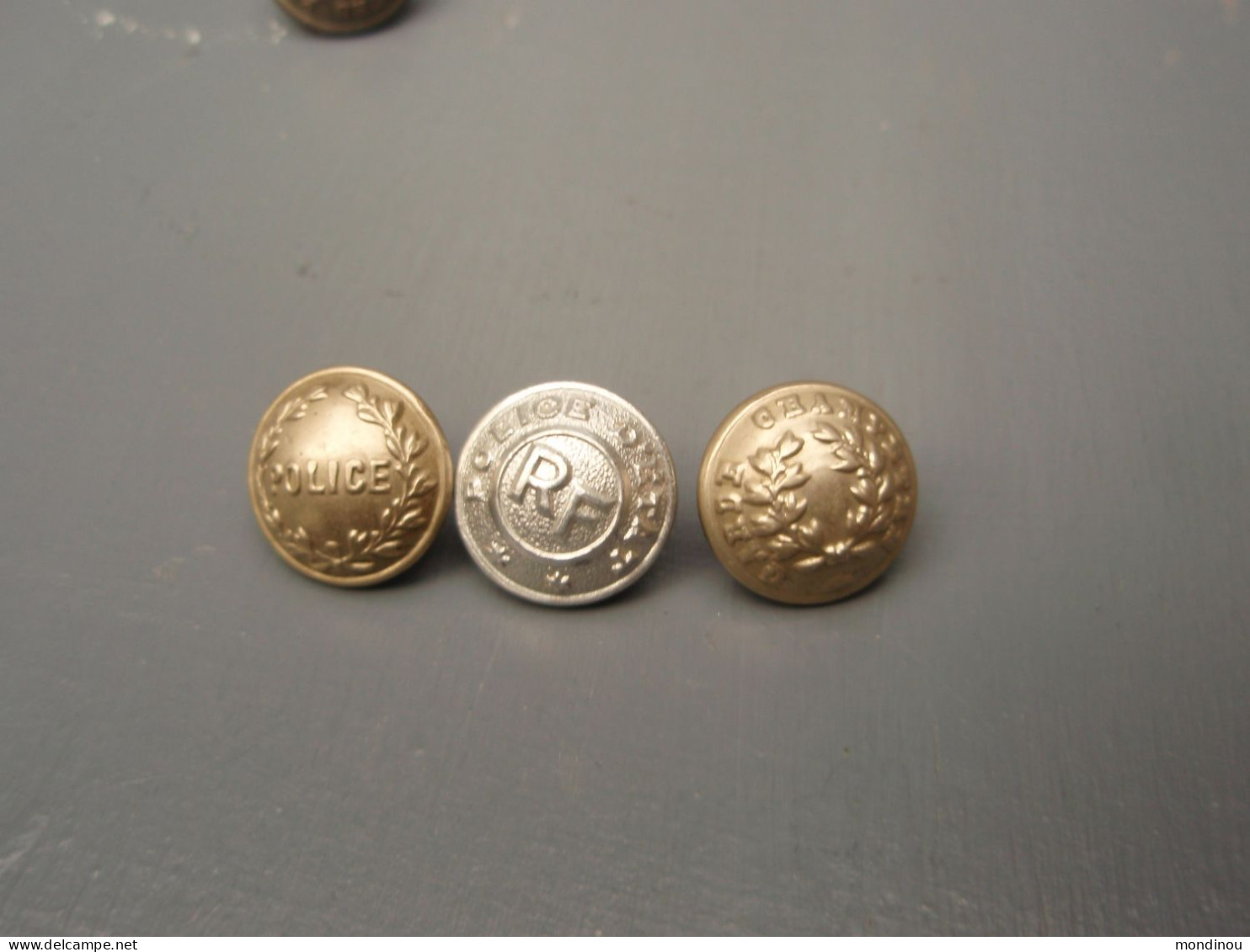 3 Jolis Petits  Boutons - Police D'Etat, Police, Garde Champêtre. 15 Mm - Buttons