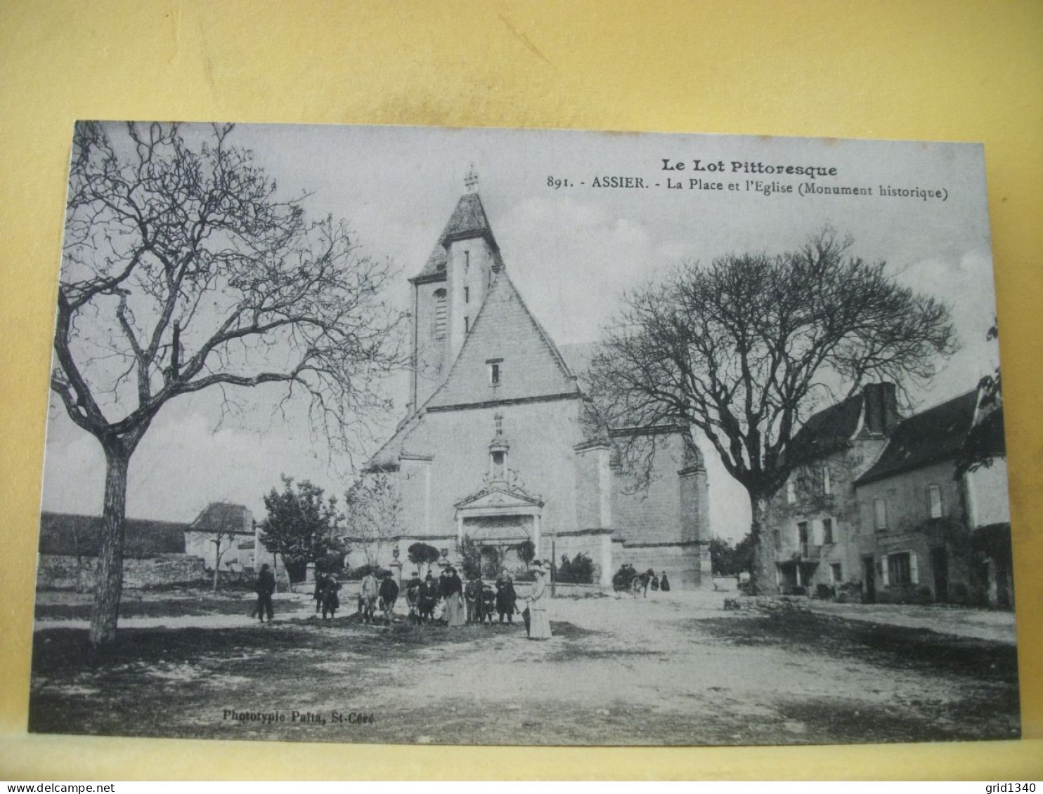 46 4508 CPA - 46 ASSIER - LA PLACE ET L'EGLISE (MONUMENT HISTORIQUE) - BELLE ANIMATION - Assier