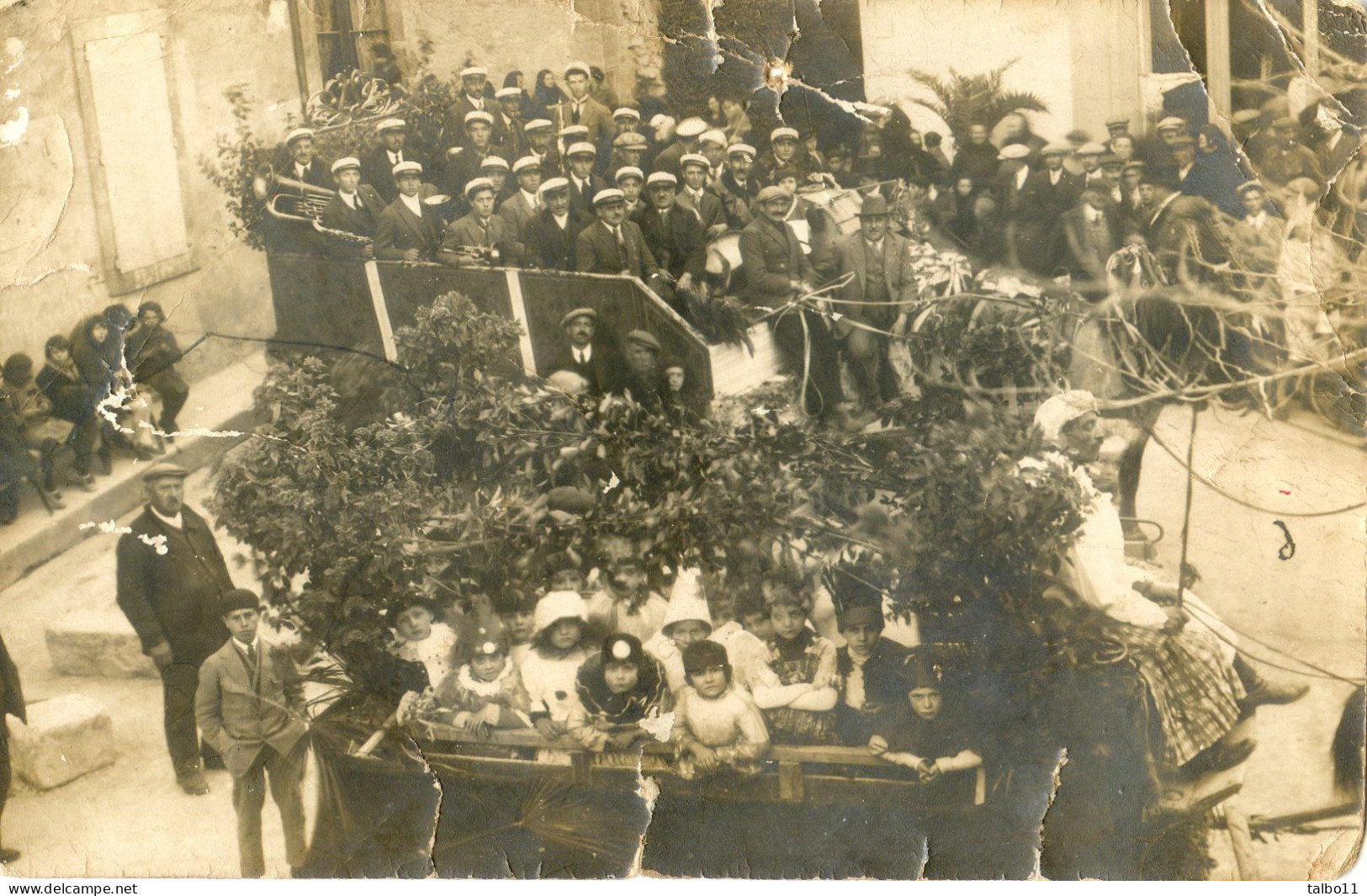 Carte Photo D'un Carnaval Ou D'une Cavalcade à Localiser - Char De La Musique - Karneval - Fasching