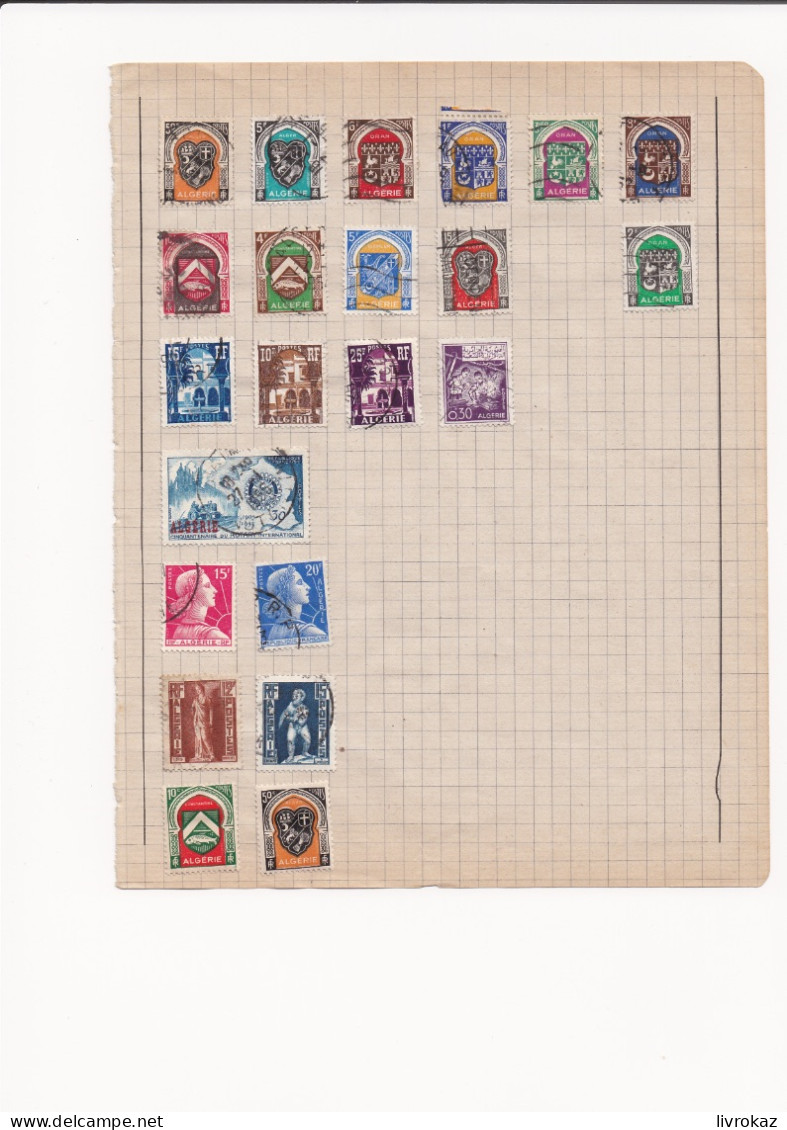 Lot De 22 Timbres Algérie Oblitérés Et Neufs Fixés Sur Une Feuille Avec Charnière - Collections, Lots & Séries