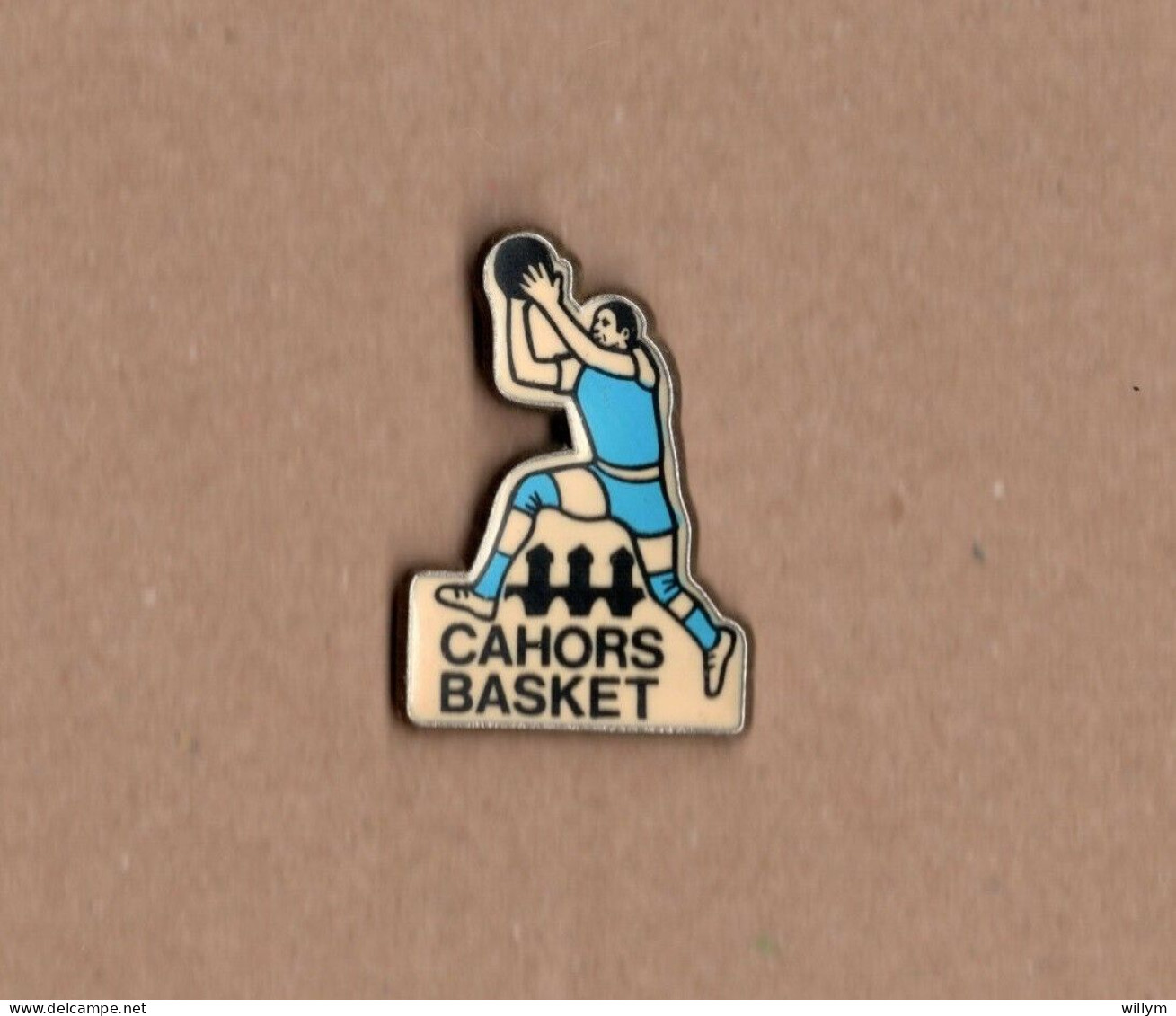 Pin's Basketball / Cahors Basket (base Argenté) Hauteur: 3,1 Cm - Basketball