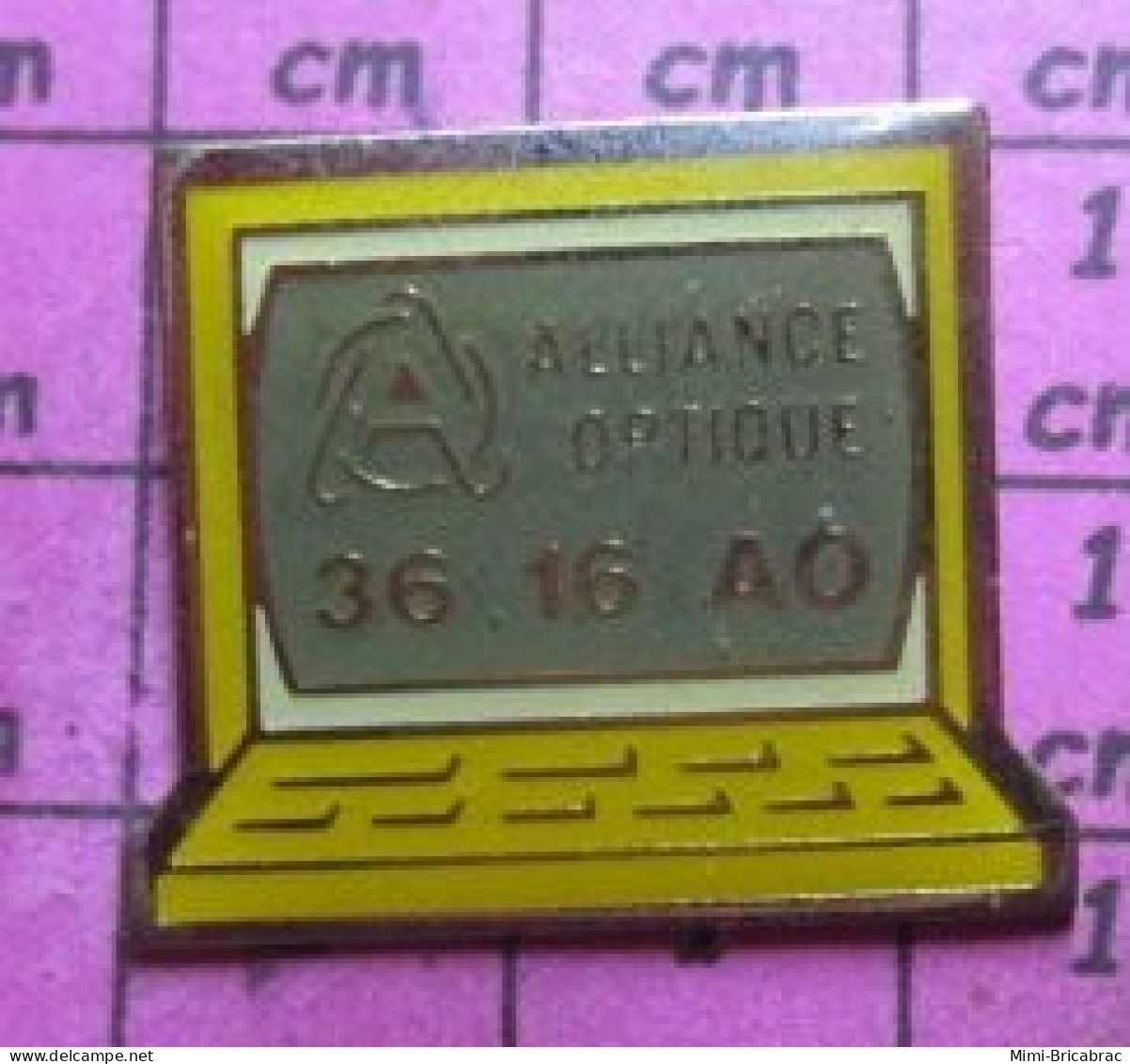 912A Pin's Pins / Beau Et Rare / Informatique : MINITEL ALLIANCE OPTIQUE 36 16 AO - Informática