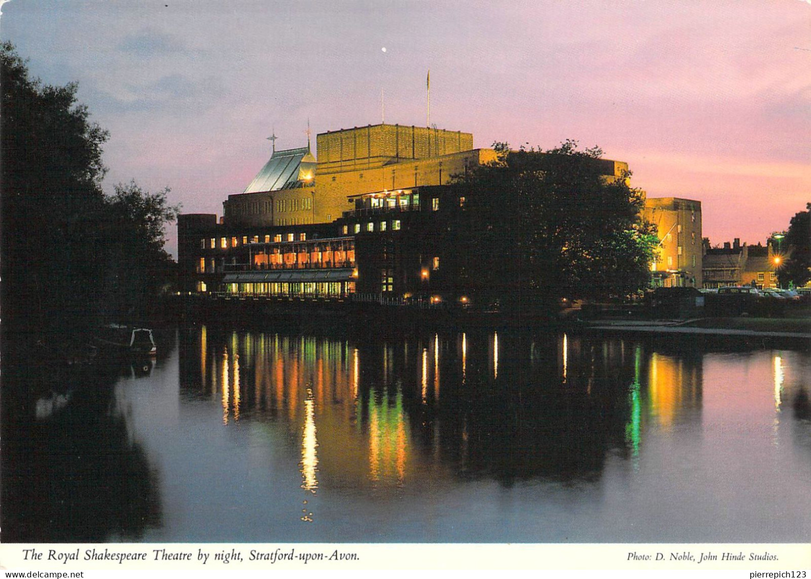 Stratford Upon Avon - Le Royal Shakespeare Théâtre - Vue Nocturne - Stratford Upon Avon