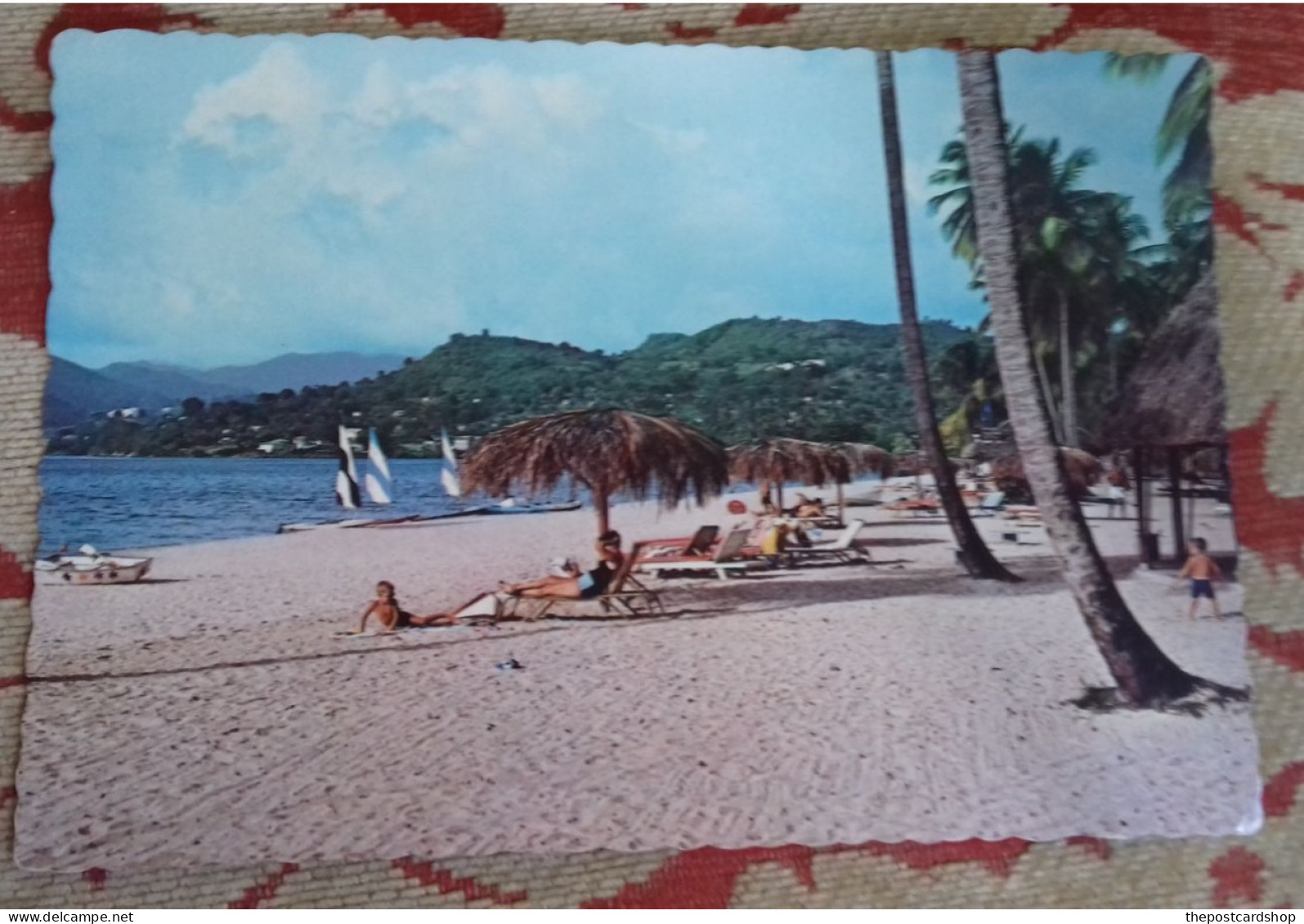 GRENADA WEST INDIAN BEACH VIEW POSTCARD CONTINENTAL SIZE 2 STAMPS ! - Grenada
