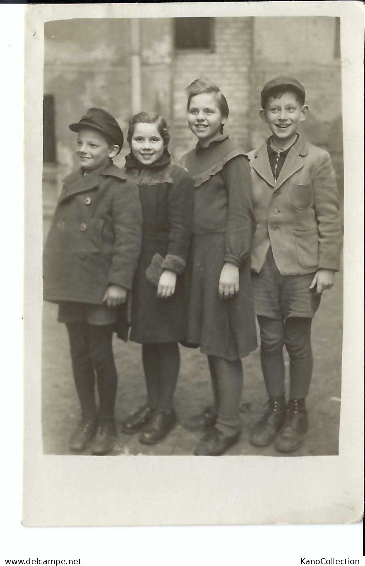 Fröhliche Kindergruppe, SW-Fotografie 7,5 X 12 Cm - Personen