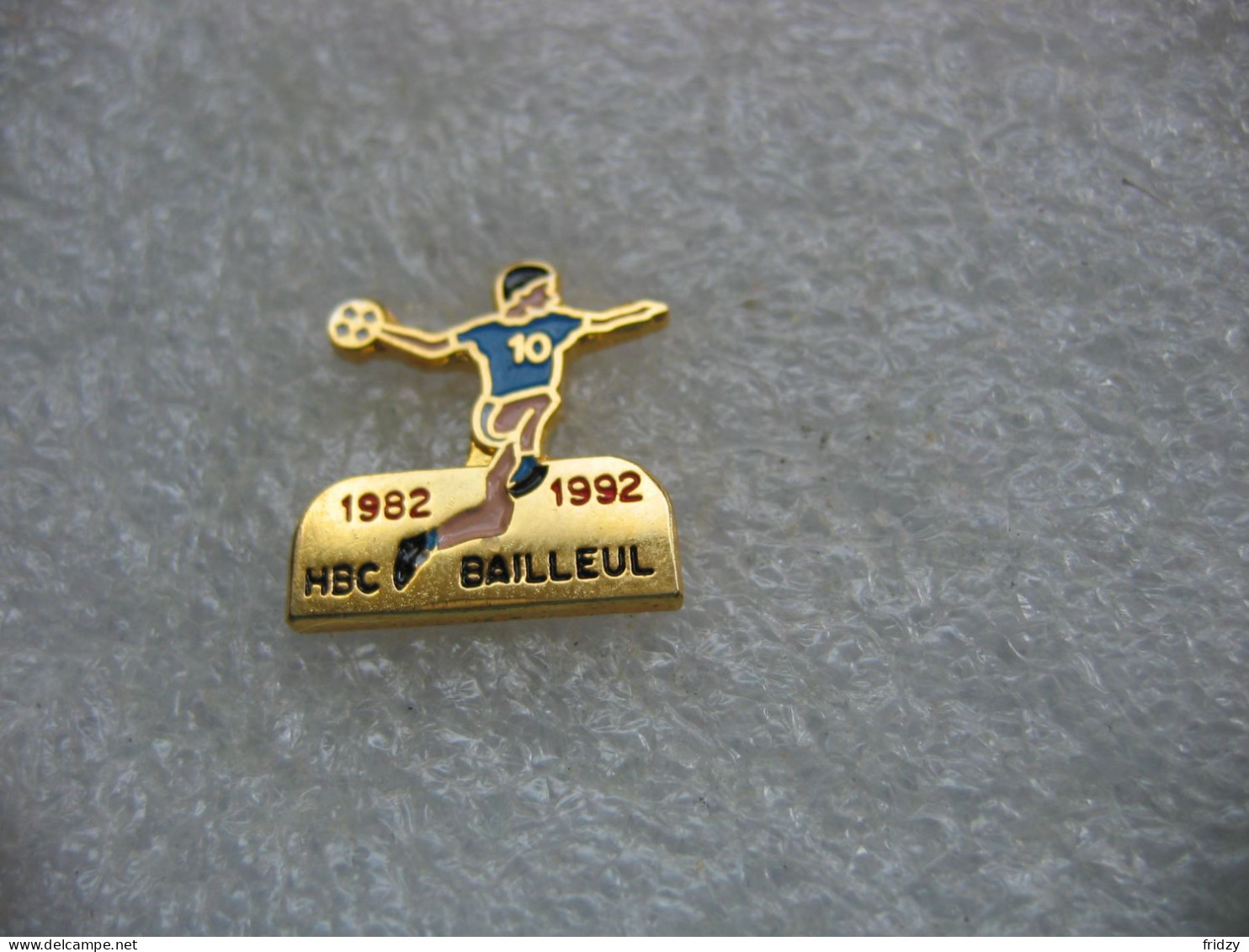 Pin's Des 10 Ans Du Handball Club De BAILLEUL, 1982-1992 (Dépt:59) - Pallamano