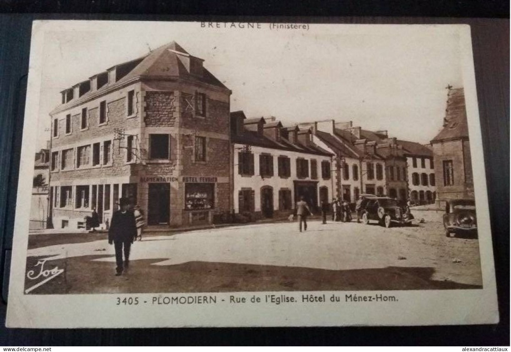 Plomodiern-rue De L'église,hôtel Du Ménez-Hom ,animée,écrite,timbrée Et Oblitérée (année 1946) - Plomodiern