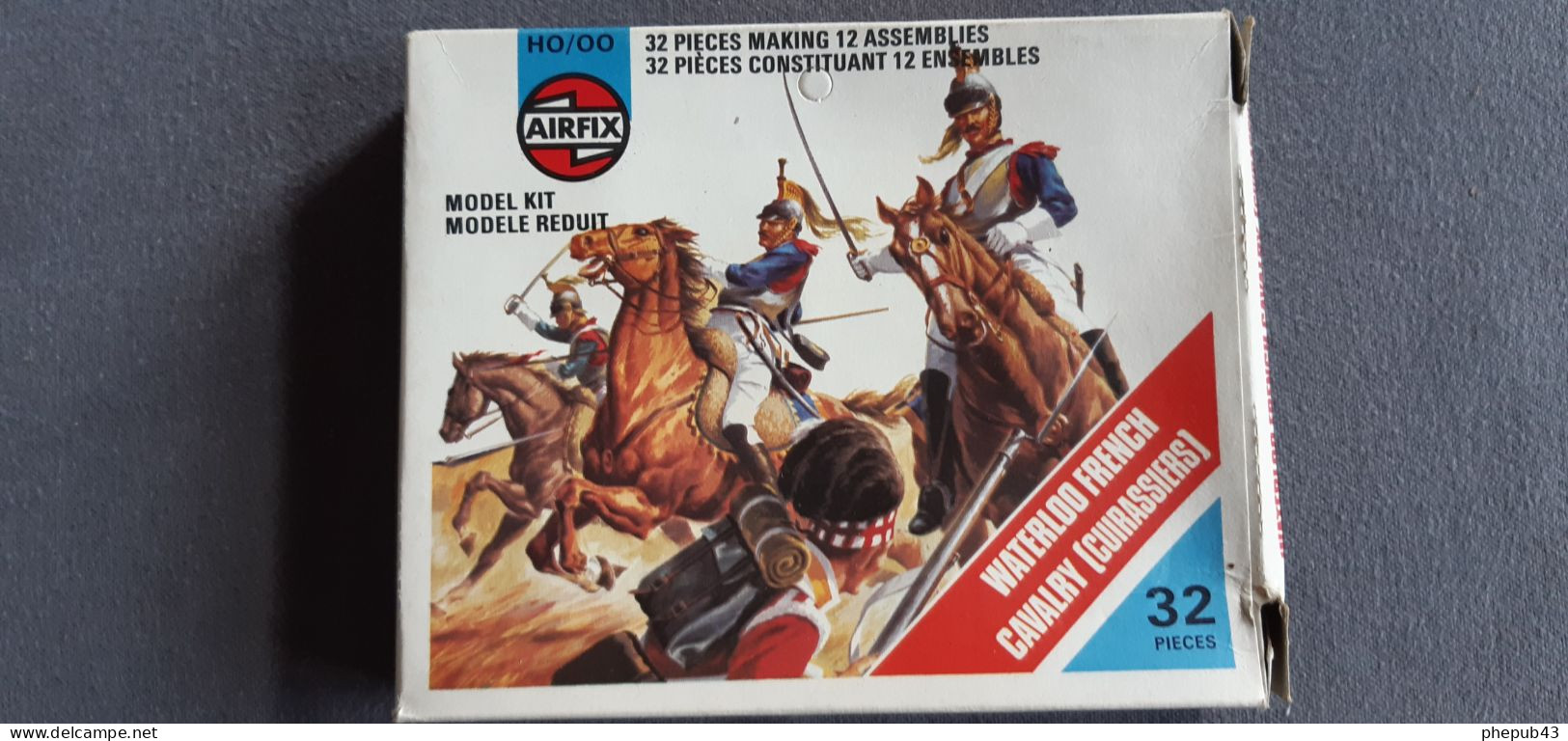 Waterloo French Cavalry Cuirassiers (11 Figures + Horses) - Model Kit (32 Pieces) - Airfix (HO/00) - Figuren