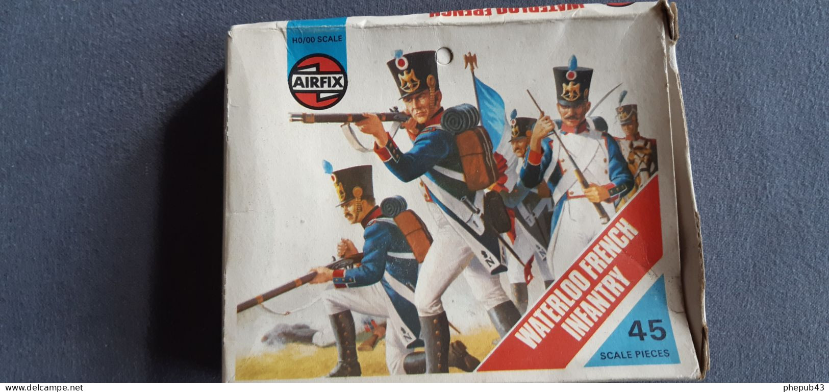 Waterloo French Infantry (4 Figures + 1 Horse) - Model Kit (45 Pieces) - Airfix (HO/00) - Figurines