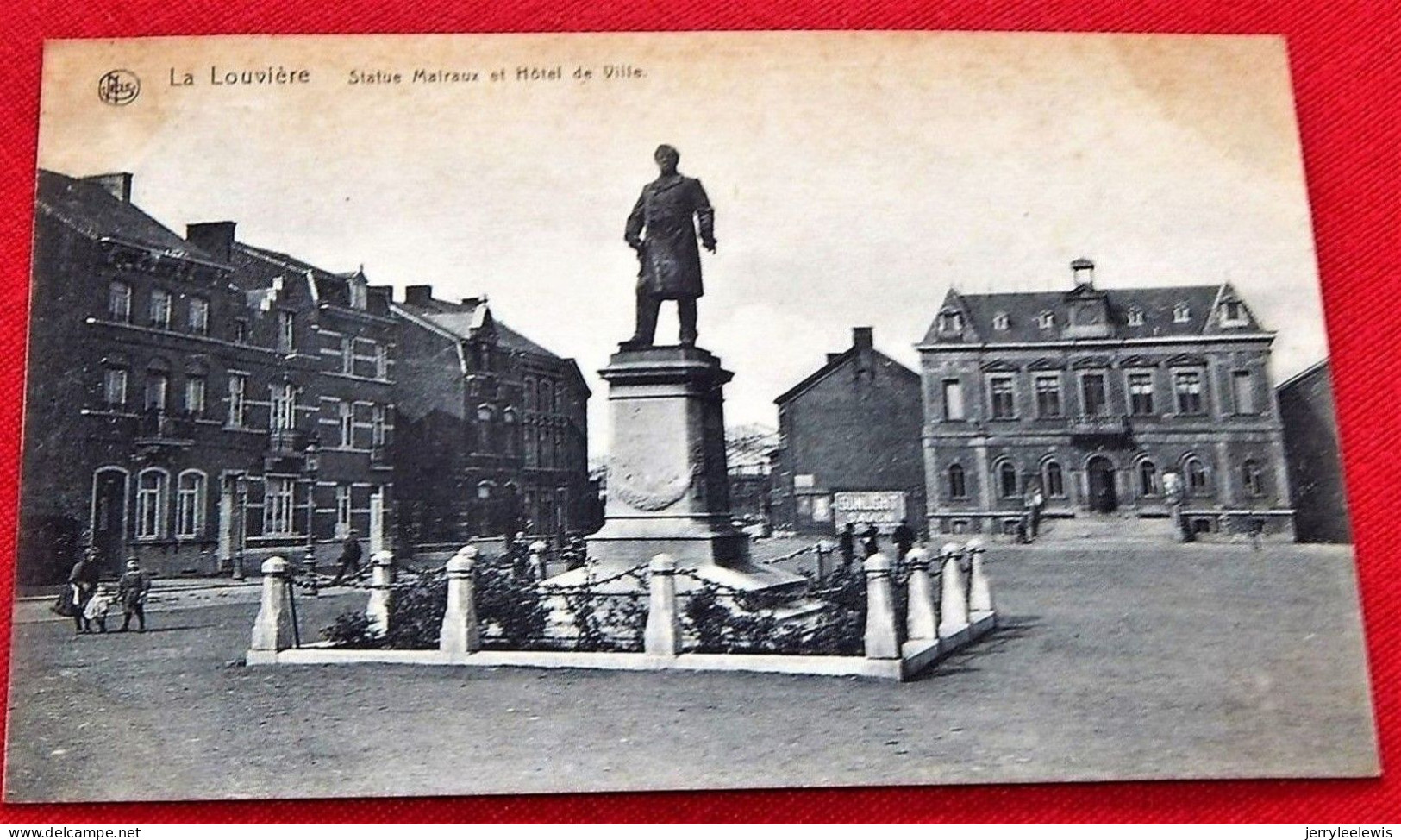 LA LOUVIERE  -  Statue Mairaux Et Hôtel De Ville - La Louvière