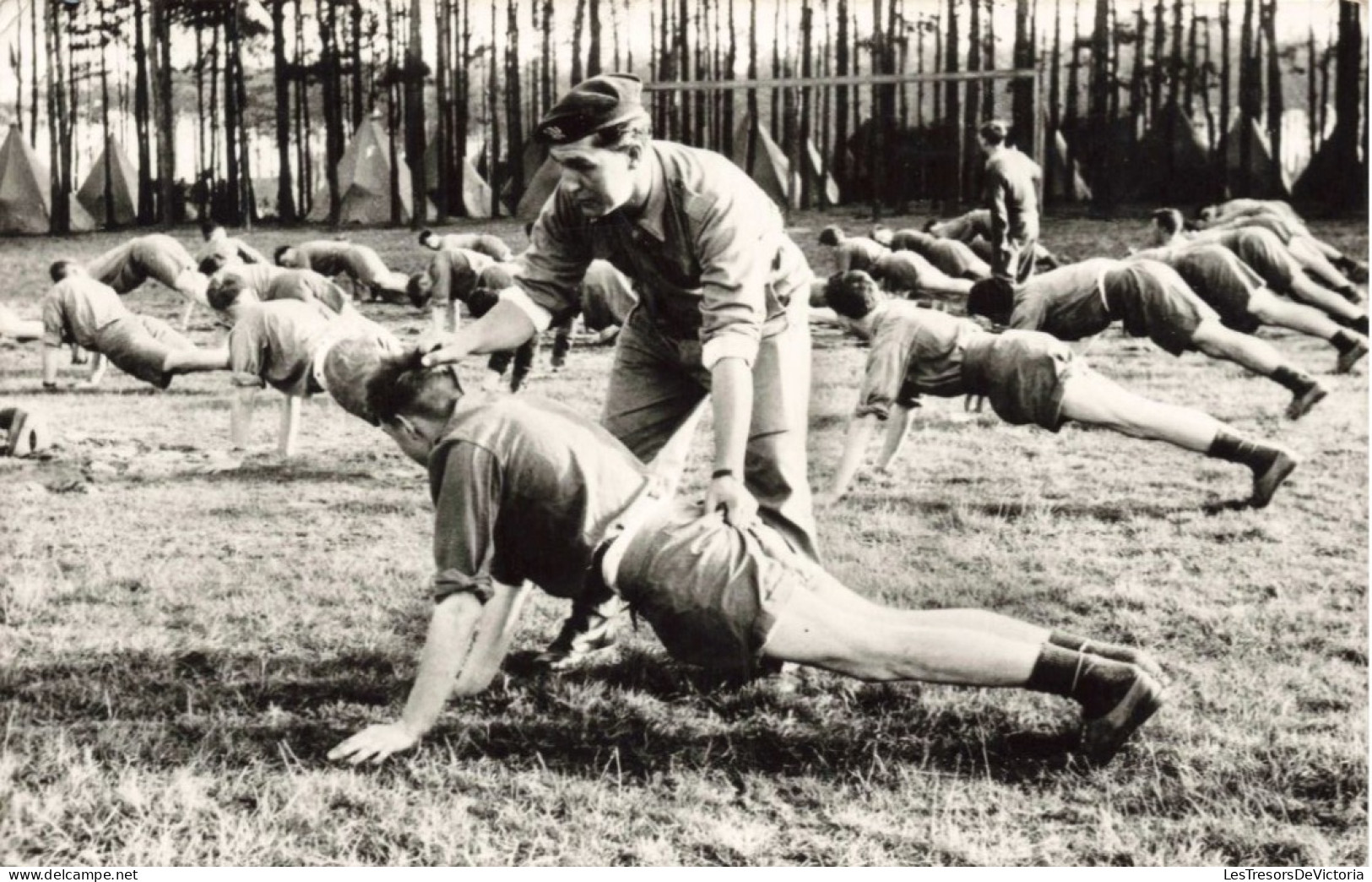 MILITARIA - Armée Belge - Gymnastique En Plein Air - Carte Postale Ancienne - Personnages