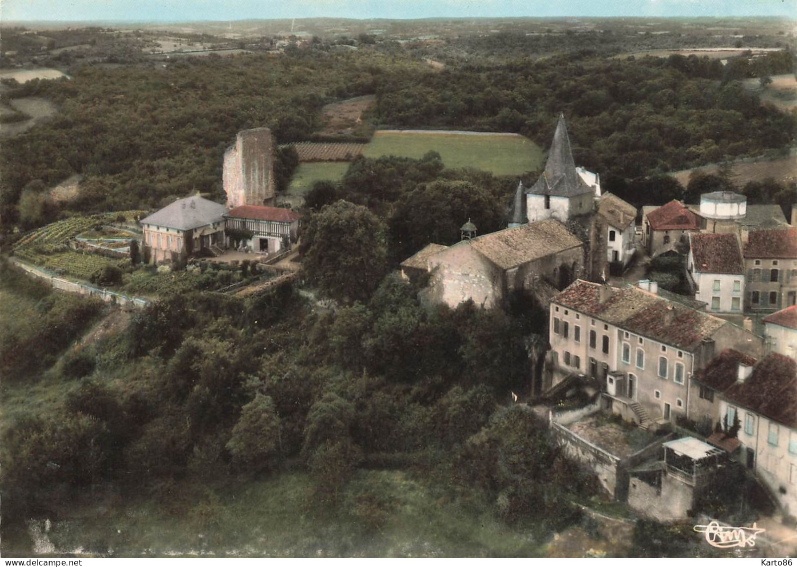 Castelnau Rivière Basse * Vue Aérienne Du Village , L'église Et La Vieille Tour * Ancien Château Féodal - Castelnau Riviere Basse