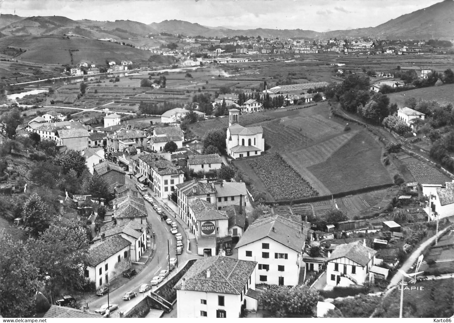 Béhobie * Vue Générale Du Village Et Au Fond , Irun En Espagne - Béhobie