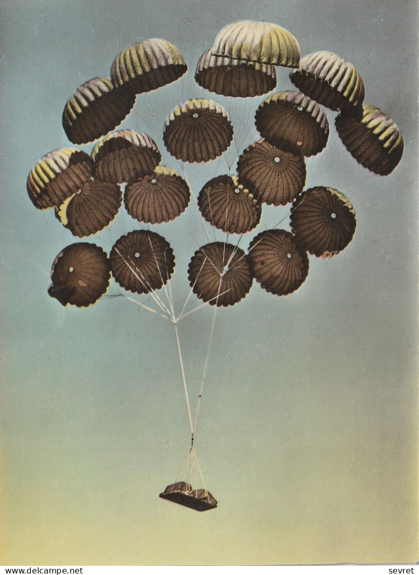 PARACHUTISME  -  Grappe De Parachutes  Supportant Une Charge De 1500kgs      CPM - Paracaidismo