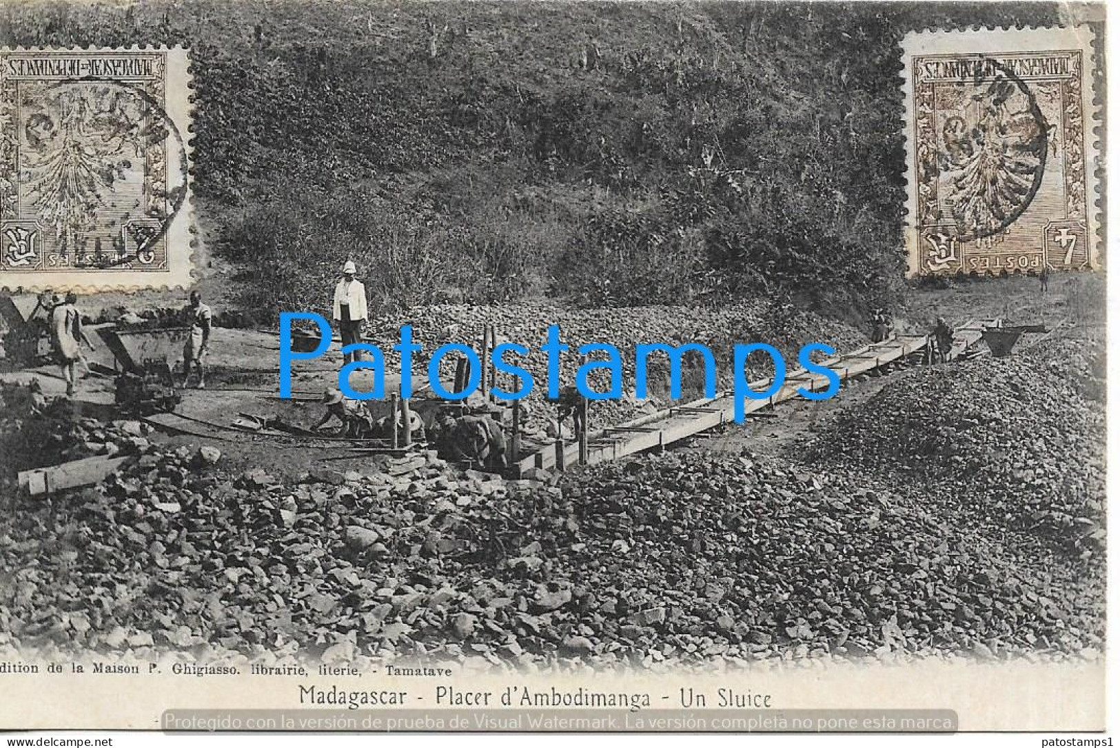 211617 AFRICA MADAGASCAR PLACING A SLUICE FROM AMBODIMANGA CIRCULATED TO URUGUAY POSTAL POSTCARD - Non Classés