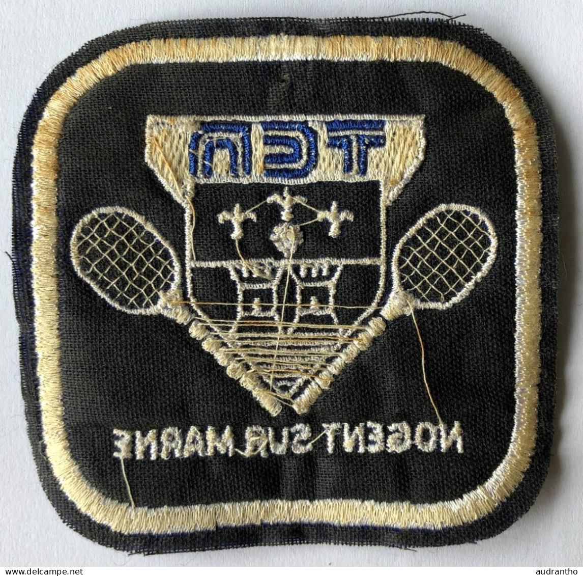 Ancien écusson Brodé - Tennis Nogent Sur Marne - TCN - Apparel, Souvenirs & Other