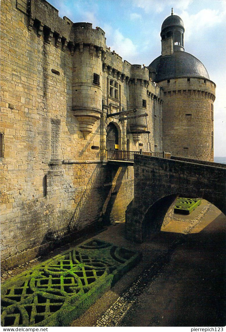 24 - Hautefort - Château - L'accès à L'occident Par Un Pont Levis Au Dessus Des Anciennes Douves - Hautefort