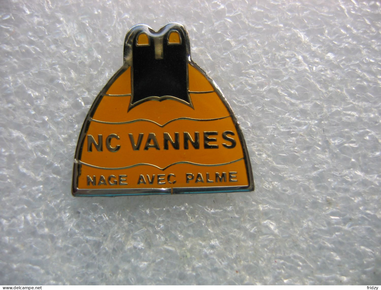 Pin's Du "Natation Club De Vannes", Nage Avec Palme - Schwimmen