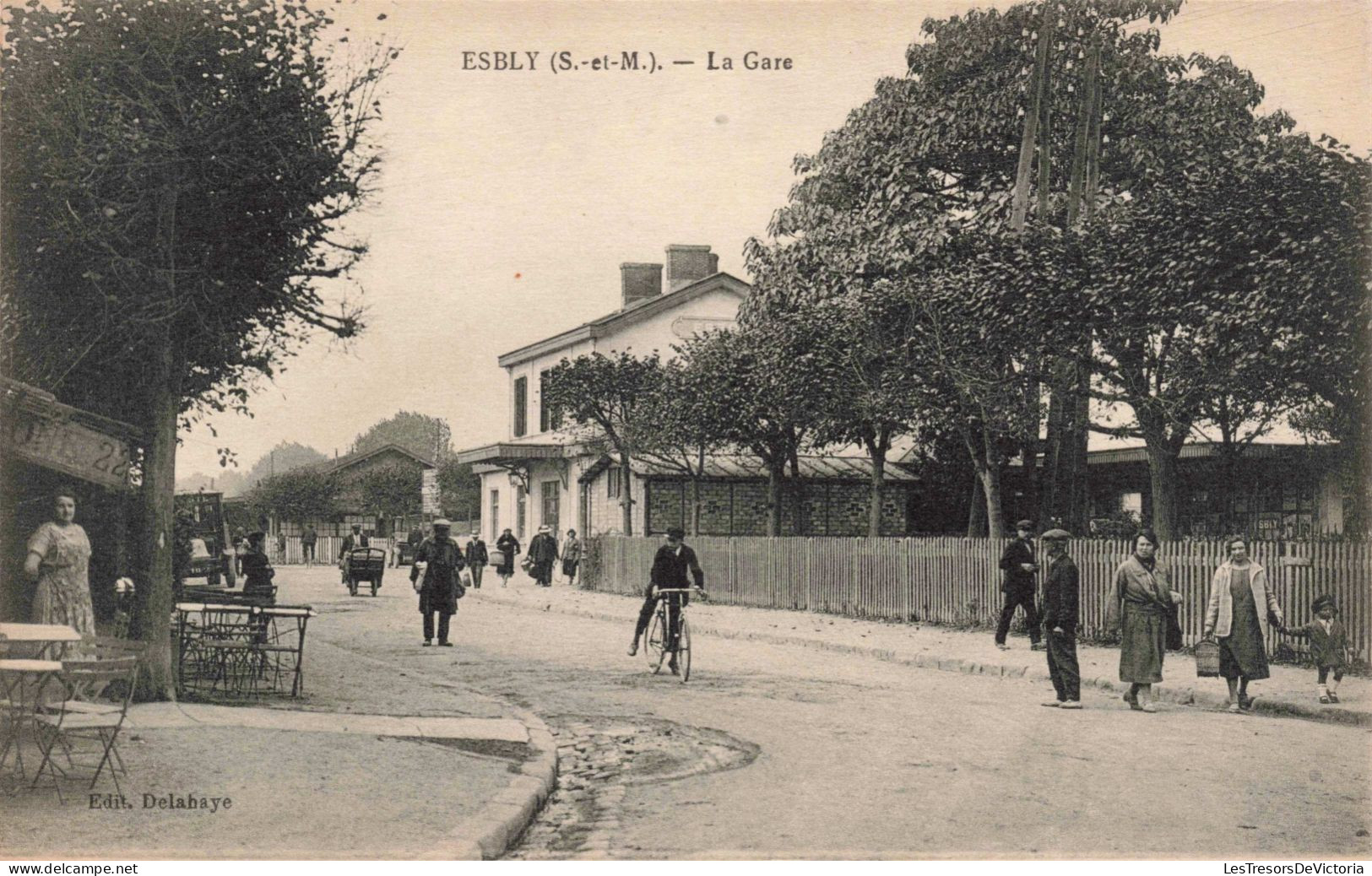 France - Esbly - La Gare - Animé - Vélo - Edit. Delahaye  - J. Bourgogne -  Carte Postale Ancienne - Torcy