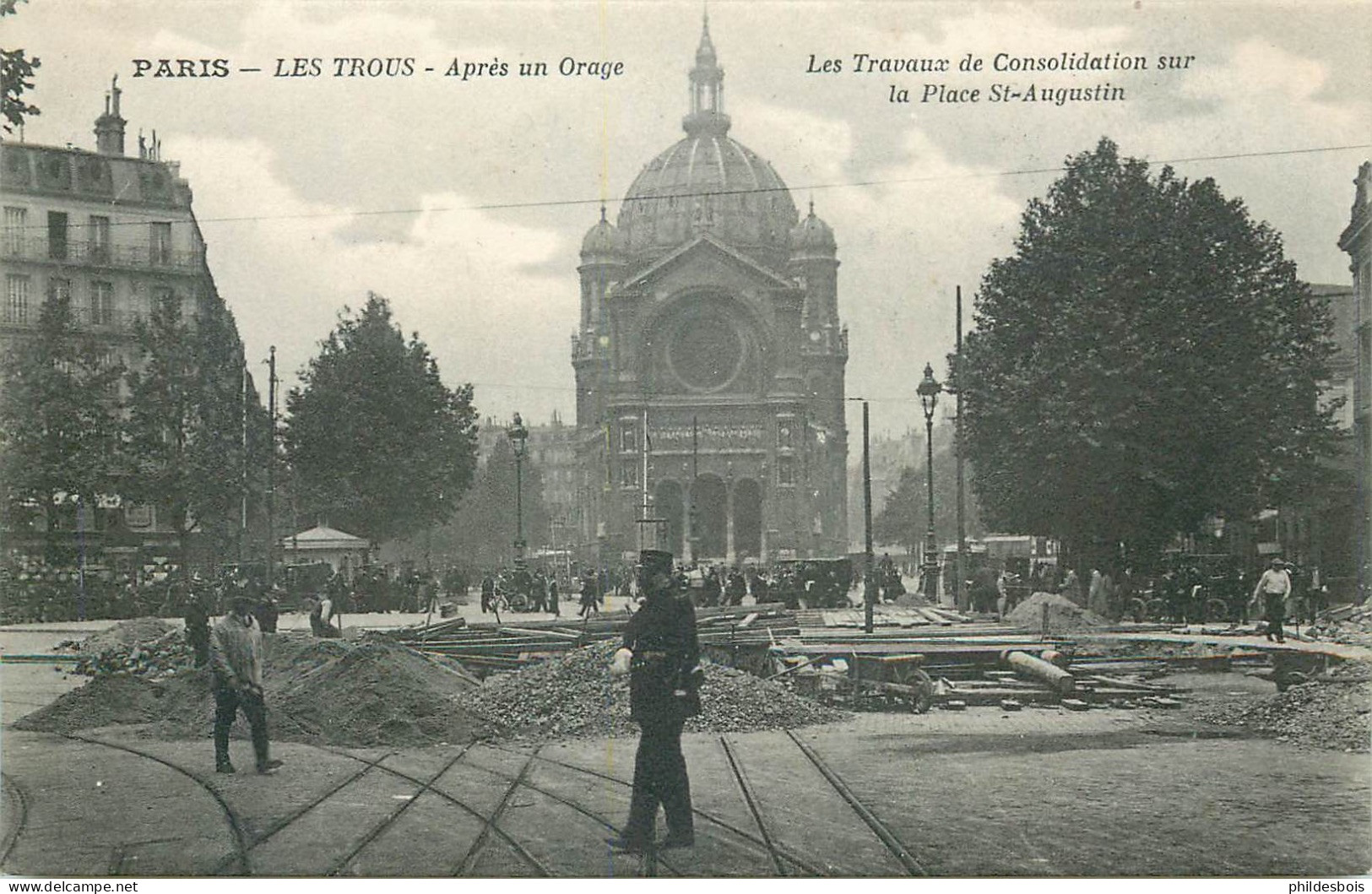 PARIS 8eme Arrondissement  Les Trous Apres Un Orage  ( Travaux De Consolidation Sur La Place Saint Augustin ) - Arrondissement: 08