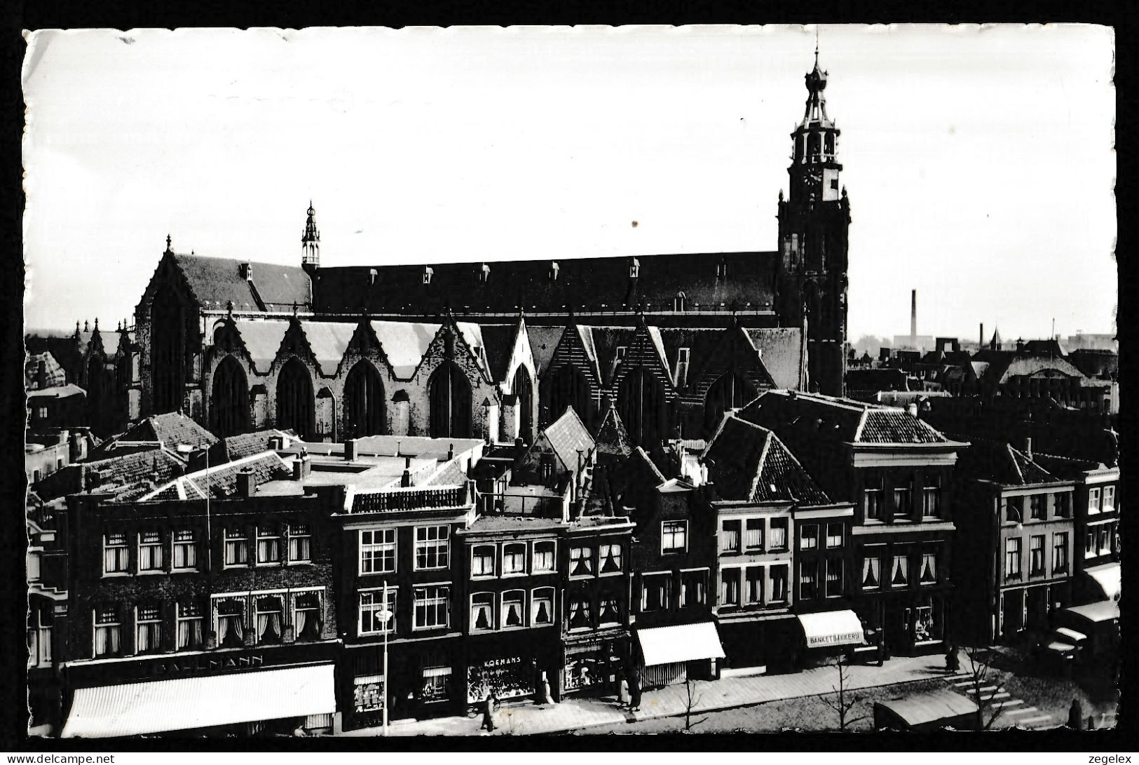 Gouda - Straatbeeld Rond St. Janskerk - Banketbakkerij, Bahlmann, Koemans Etc. - Gouda