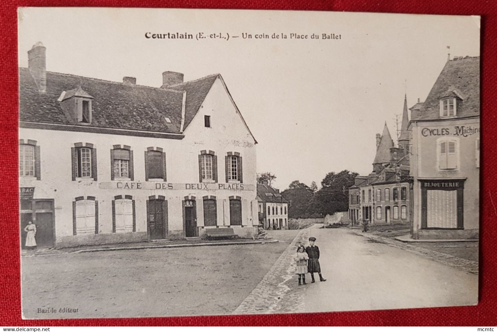 CPA - Courtalain -( E.-et-L.) - Un Coin De La Place Du Ballet - Courtalain