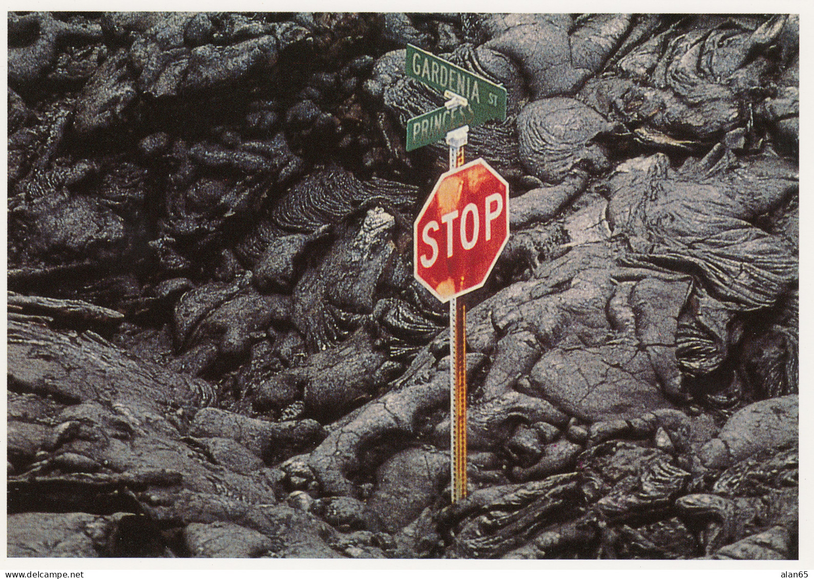 Big Island Of Hawaii, Kilauea Volcano Lava Flow And Street Sign, C1990s/2000s Vintage Postcard - Big Island Of Hawaii