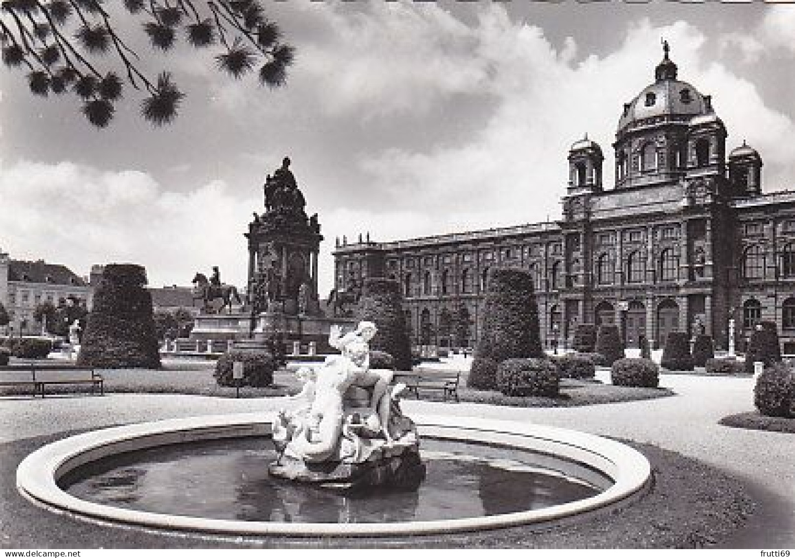 AK 153700 AUSTRIA - Wien - Museum Mit Maria Theresia-Denkmal - Musées