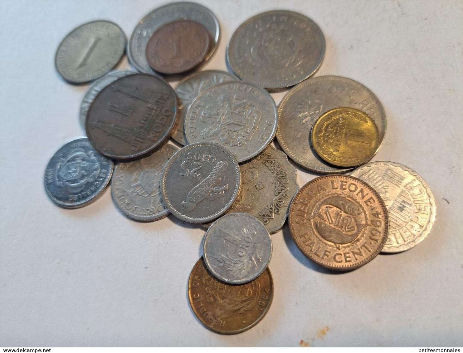 Lot De 18 Monnaies Du Monde ( 337 ) - Kiloware - Münzen