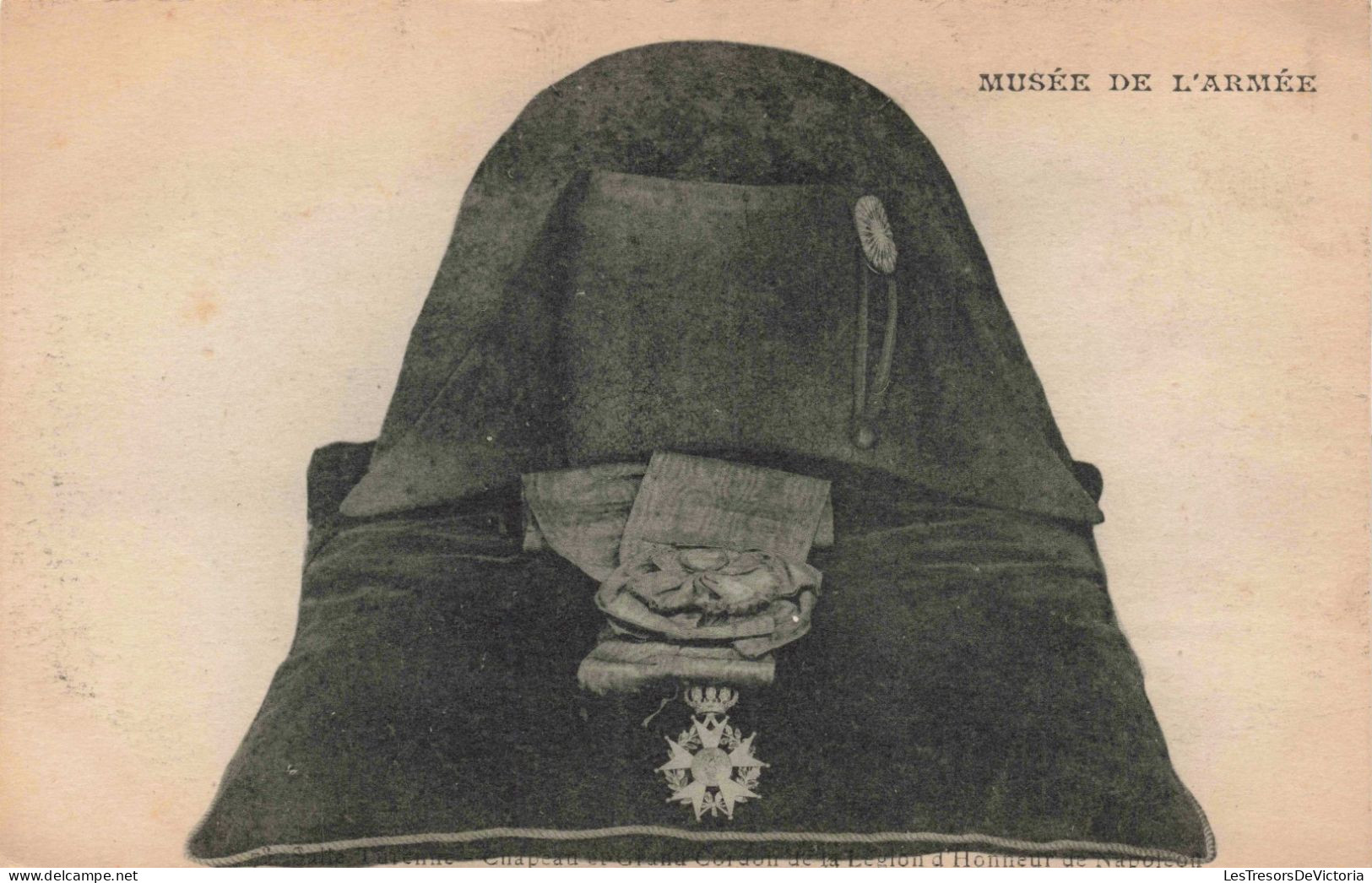 MILITARIA - Musée De L'Armée - Uniforme - Médaille - Carte Postale Ancienne - Uniformes
