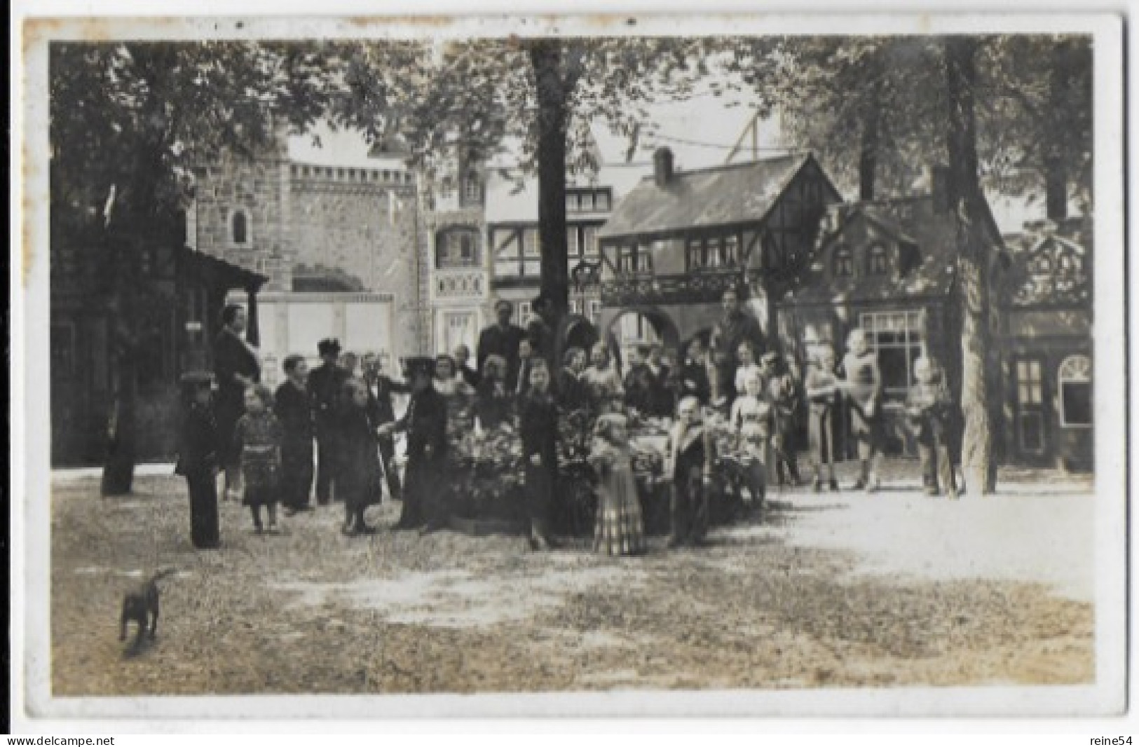 75 EXPO. PARIS 1937 (Paris 7e) Esplanade Des Invalides-Un Groupe De La Population Du Royaume De  Lilliput -Edit.Chipault - Ausstellungen