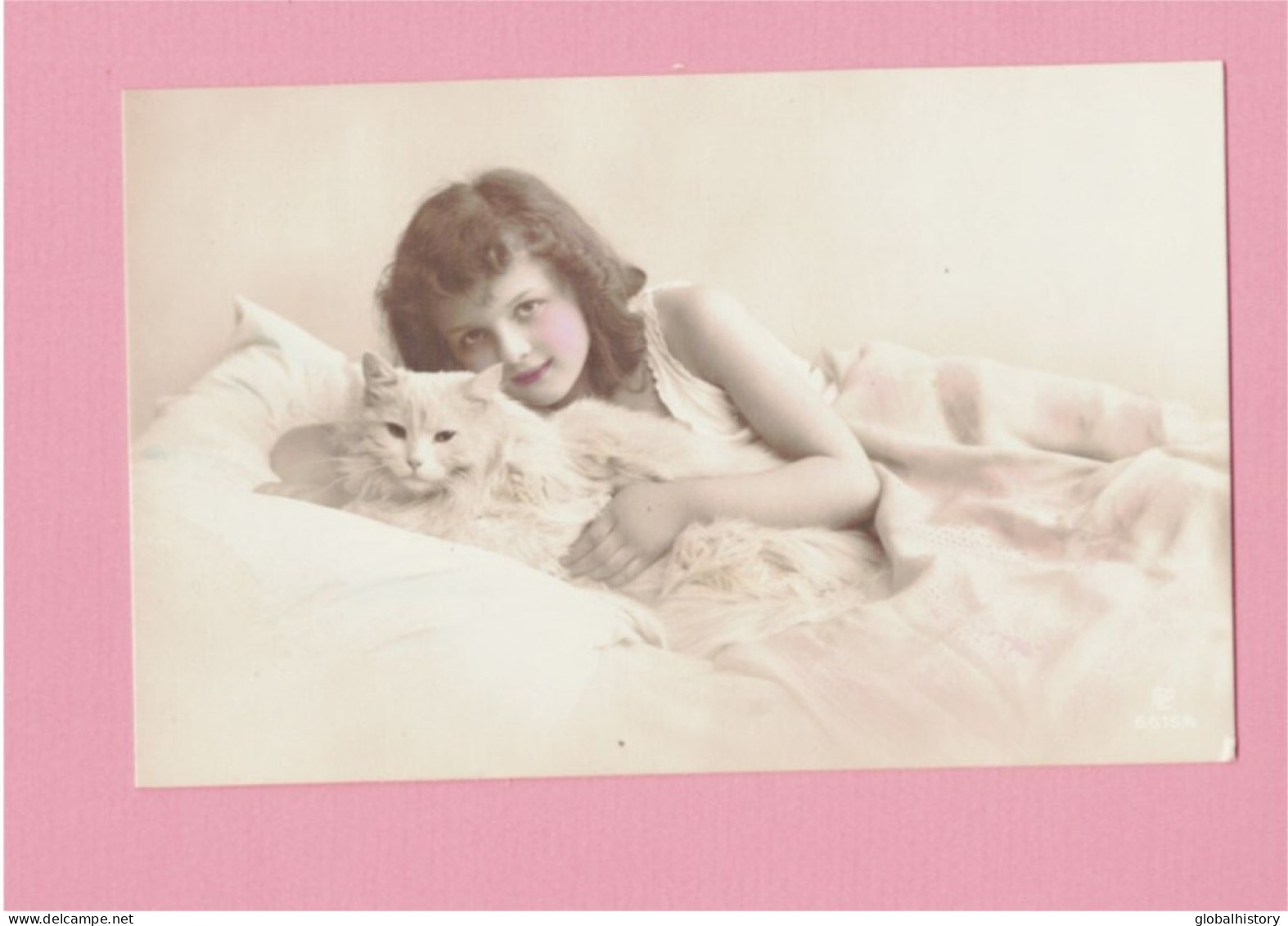 XB1043 JEUNE FILLE  FILLETTE , ENFANT, GIRL FAMOUS 1920 CHILDMODEL CANDICE  ASHTON IN BED WITH HER CAT RPPC MAGE  RPPC - Abbildungen