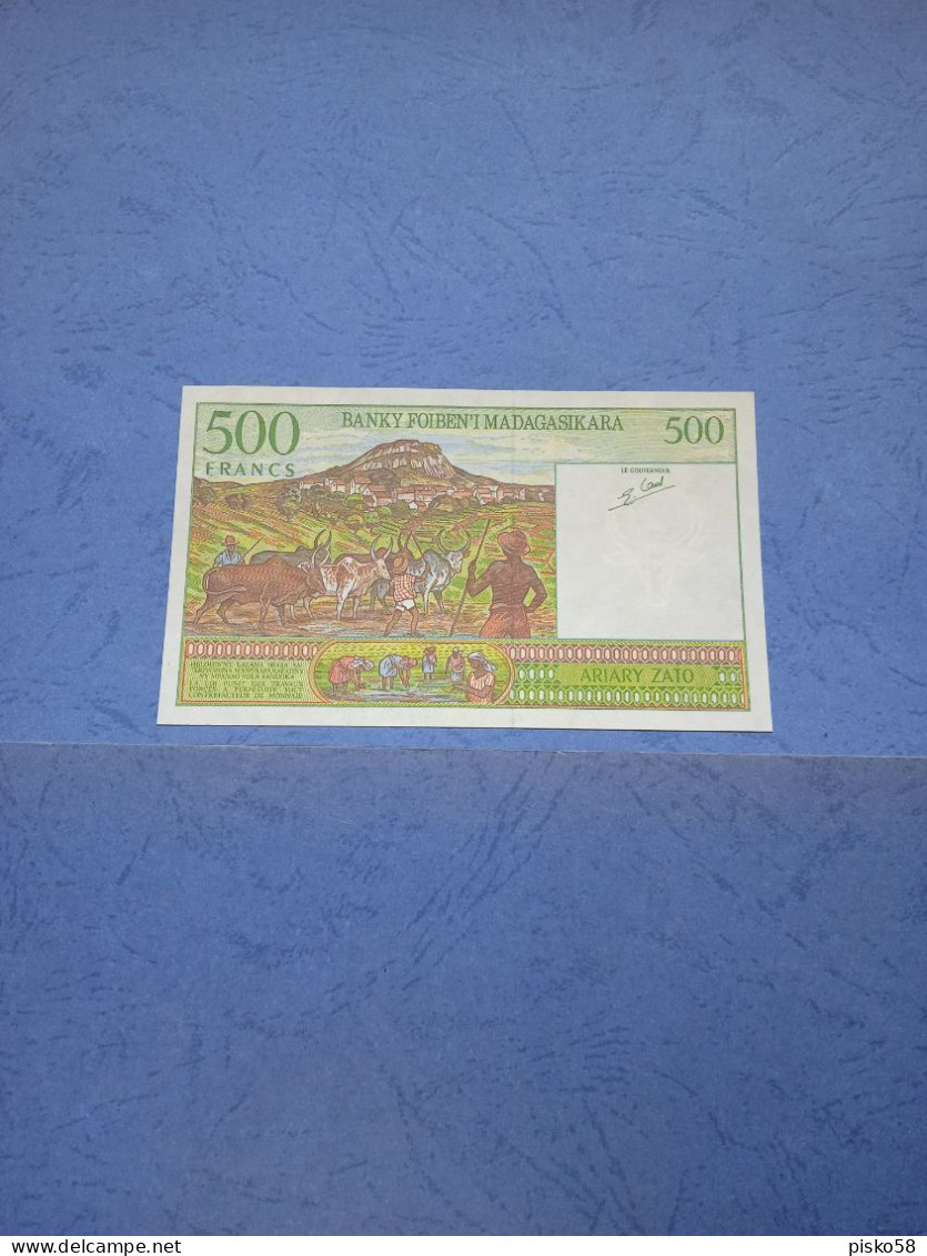 MADAGASCAR-P75b 500A 1994  UNC - Madagaskar