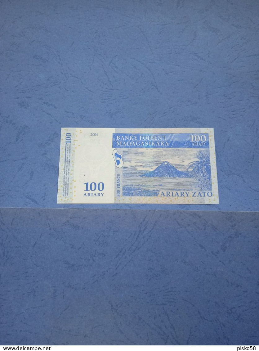 MADAGASCAR-P86b 100A 2004 UNC - Madagascar