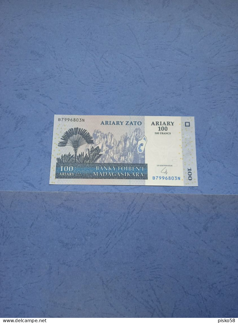 MADAGASCAR-P86b 100A 2004 UNC - Madagaskar