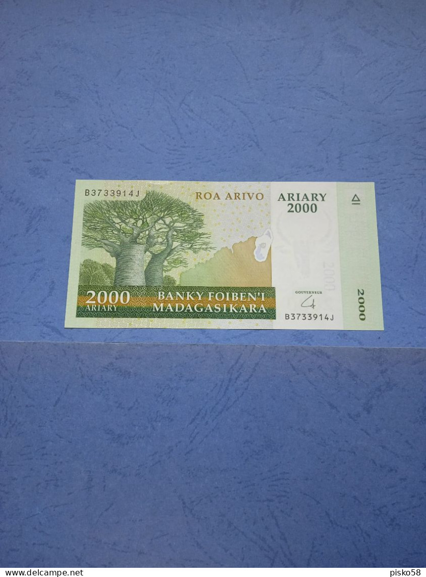 MADAGASCAR-P90b 2000A  2007/2014 UNC - Madagascar