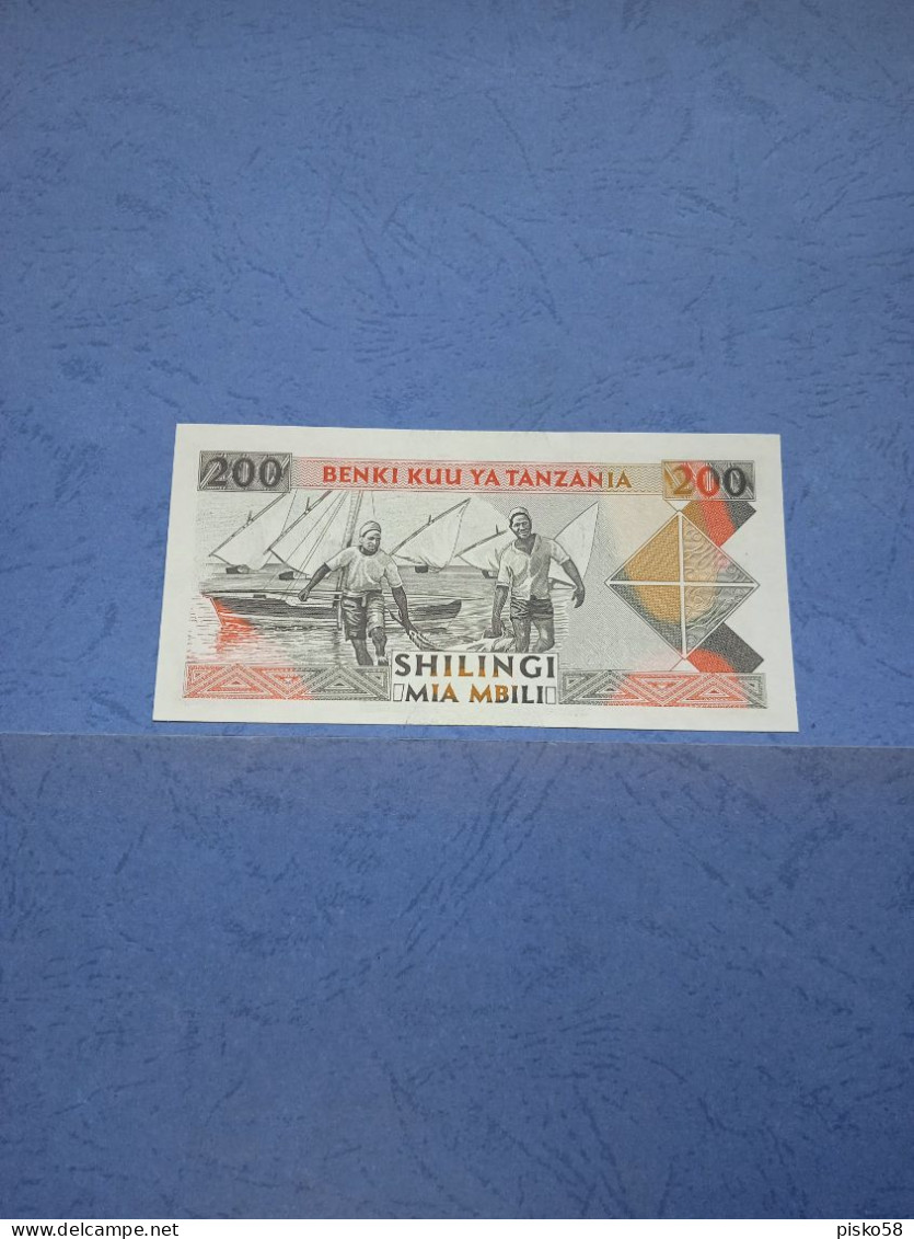 TANZANIA-P25b 200S 1993  UNC - Tansania