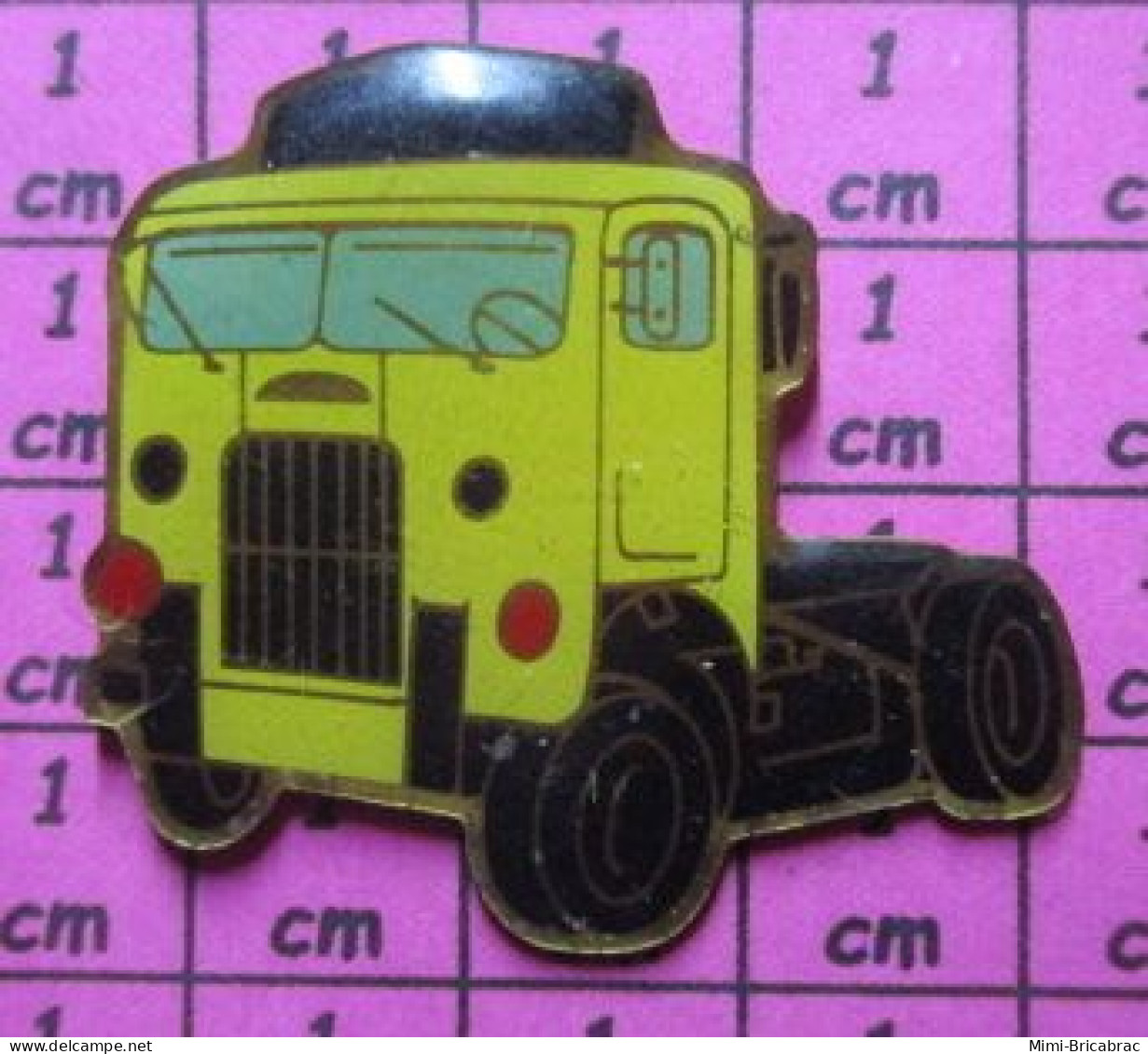 119 Pin's Pins / De Belle Qualité Et Rare TRANSPORT / GROS  CAMION JAUNE Par SHELL - Transports