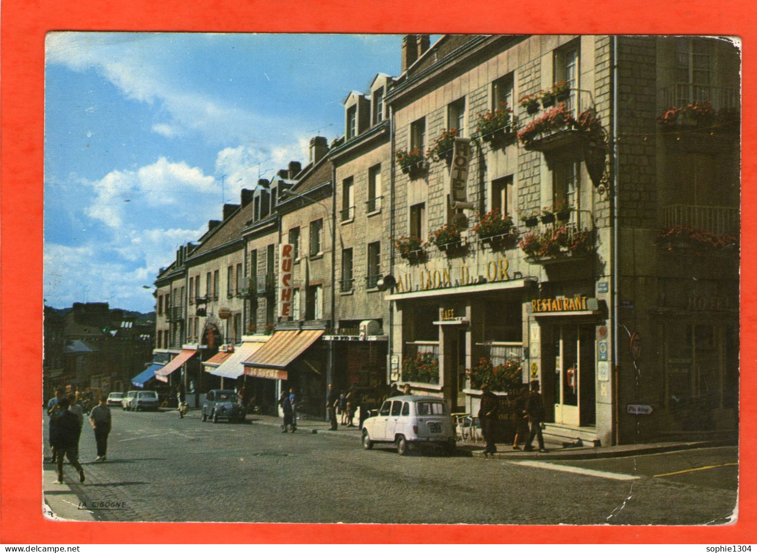 NEUFCHATEL-en-BRAY -Place Notre-Dame -1972-Restaurant  Au "Lion D'Or"- Magasin "La RUCHE"-Vieilles Voitures Renault 4L . - Neufchâtel En Bray