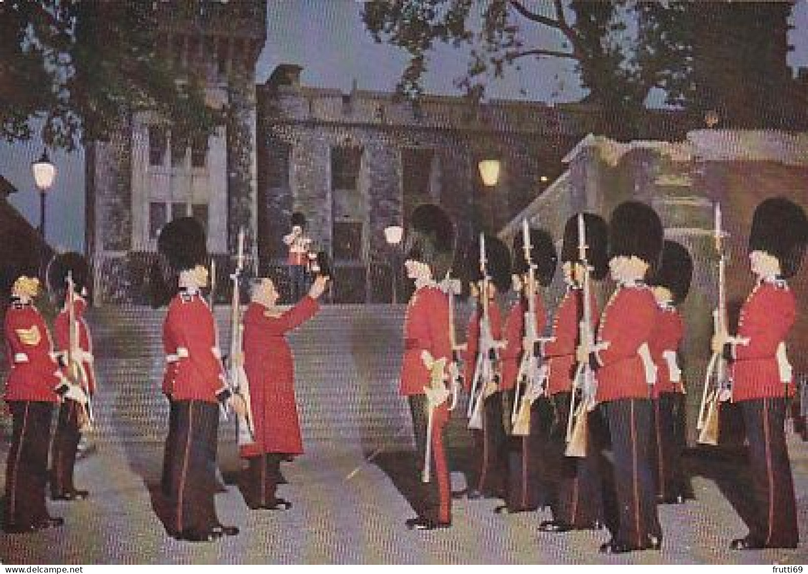 AK 153912 UNIFORM - England - Tower Of London - Ceremony Of The Keys - Uniformes